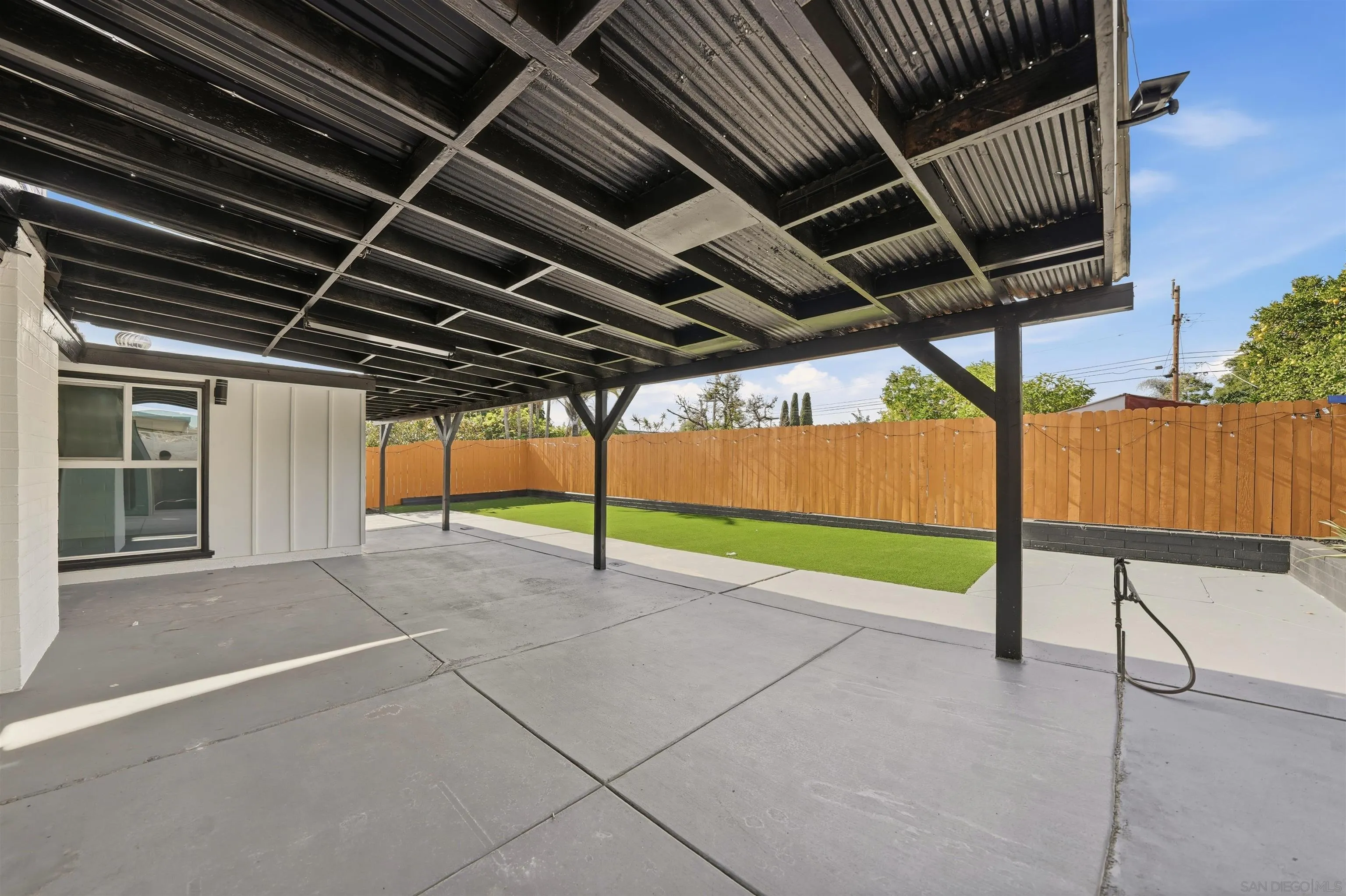 https://cdn.realtyfeed.com/cdn/127/260010697/63f4df6c9aa4c8bc311347738f15fc7a.webp