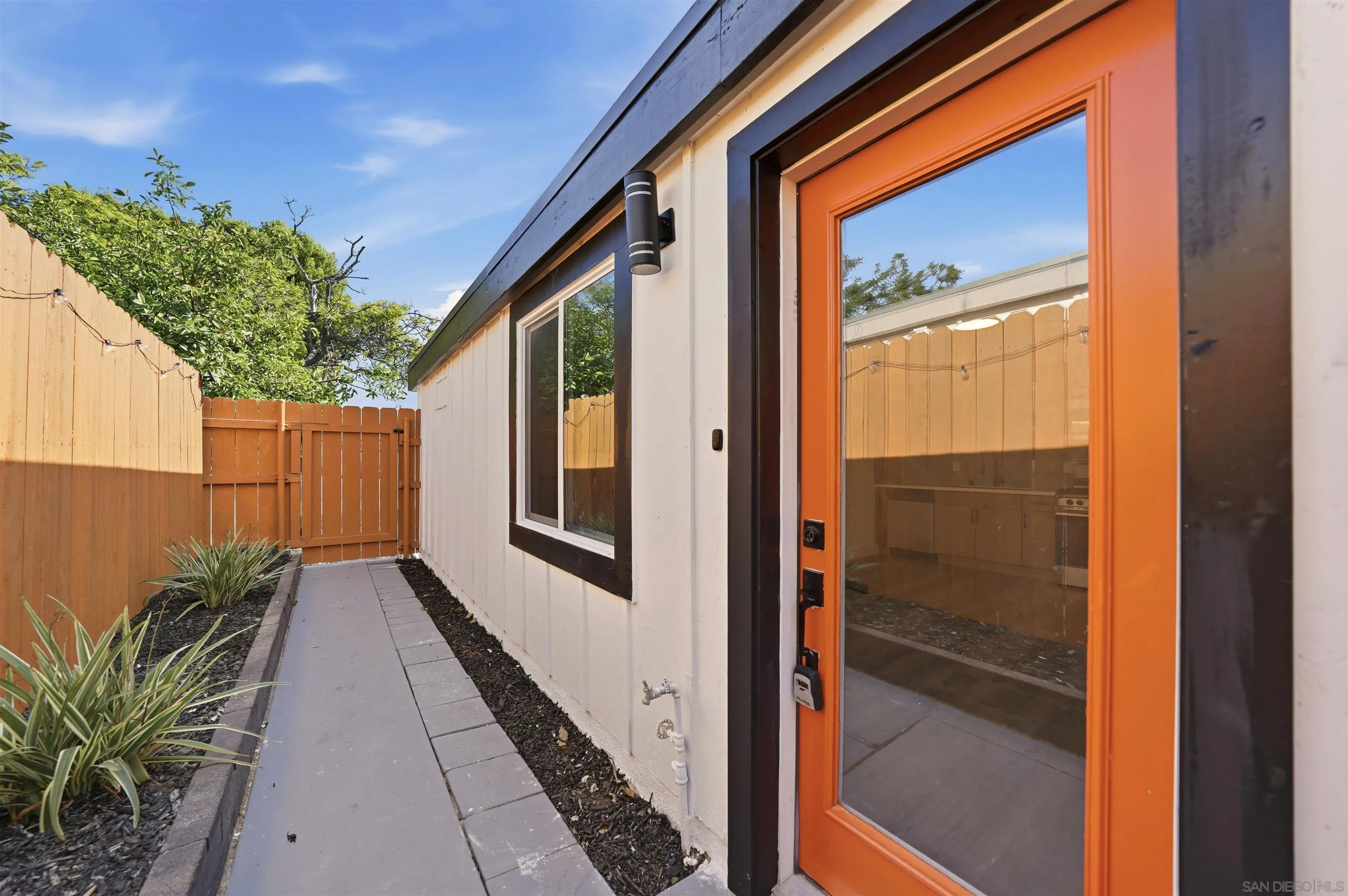 https://cdn.realtyfeed.com/cdn/127/260010697/6ca7f95ad3dddb6ac96e94a69c4b8c9a.webp