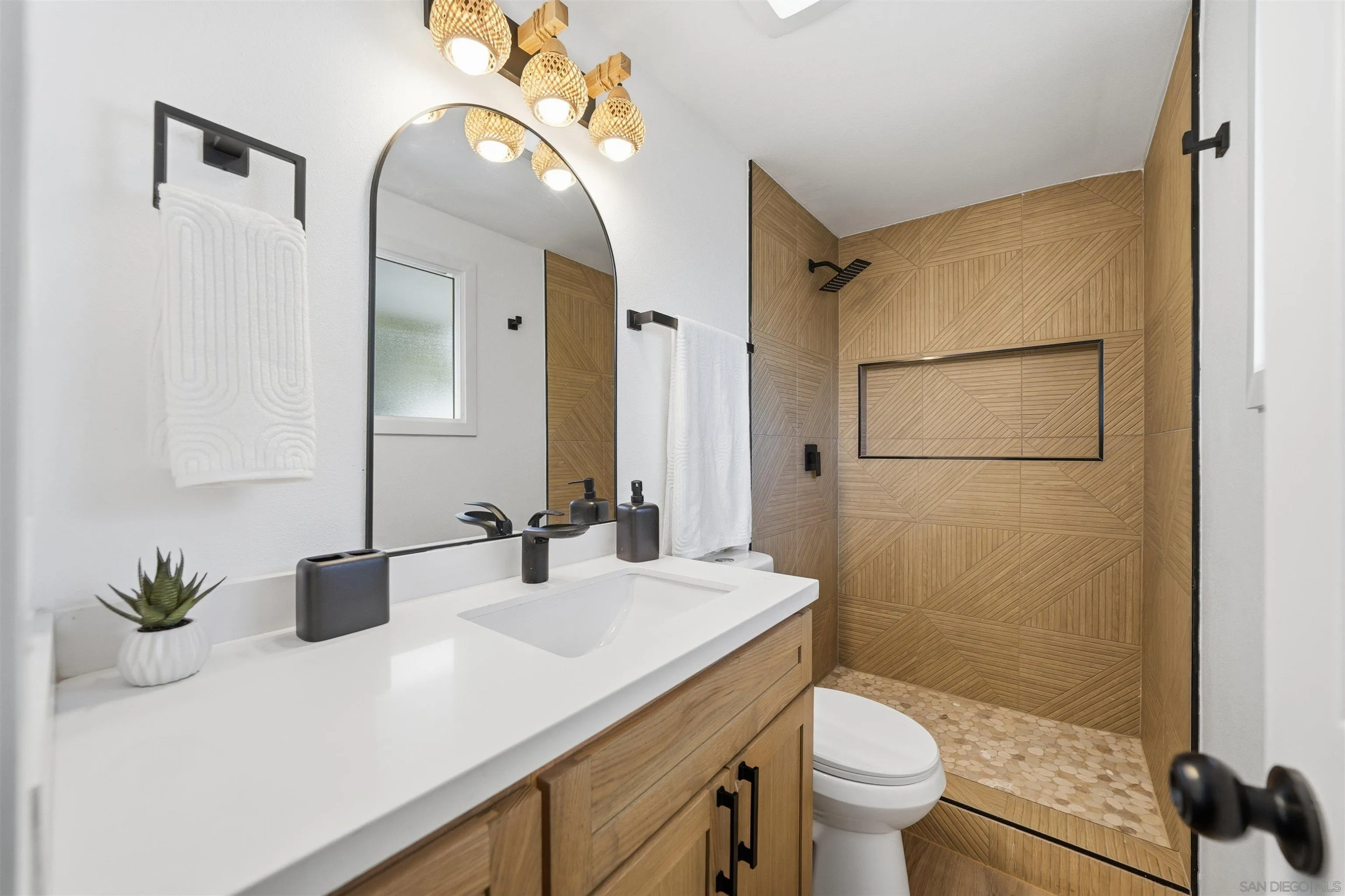 https://cdn.realtyfeed.com/cdn/127/260010697/8bc9a390558ccd9ecd5b010cc074dcae.webp