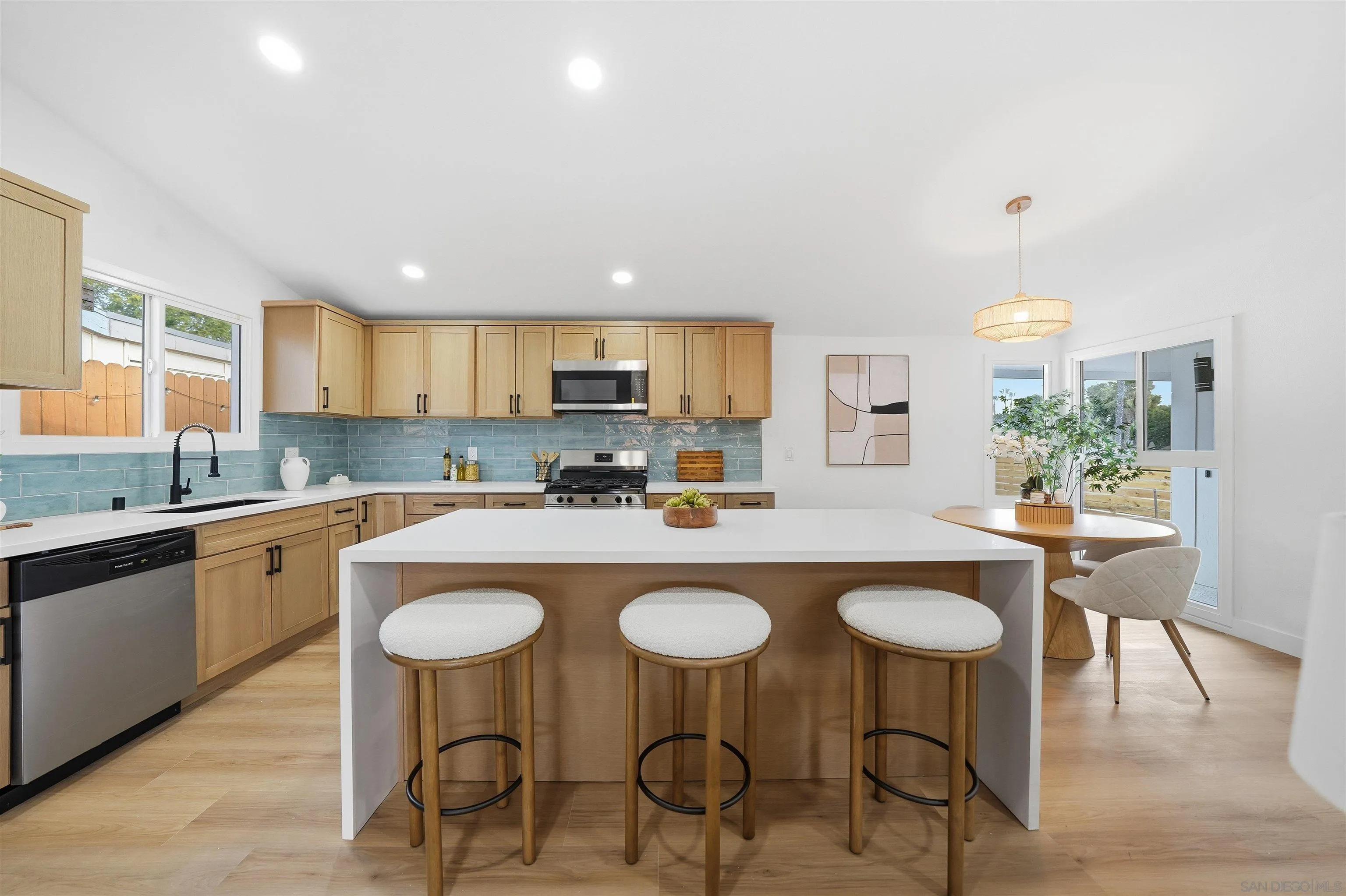 https://cdn.realtyfeed.com/cdn/127/260010697/ba473884aa3be0a3279202d5077729c5.webp