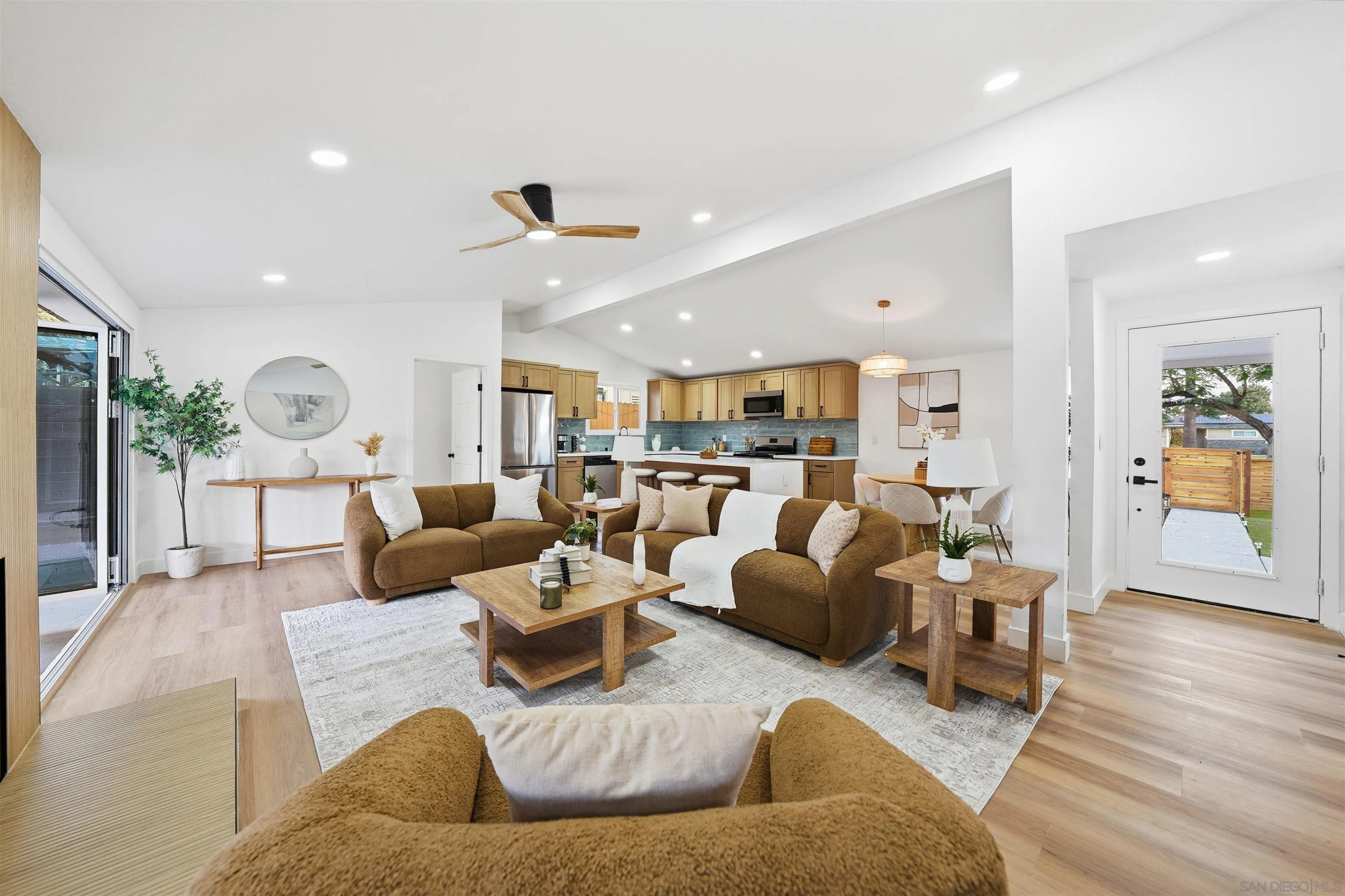 https://cdn.realtyfeed.com/cdn/127/260010697/bc36af2e2d8a8470a0547e86f76e0232.webp