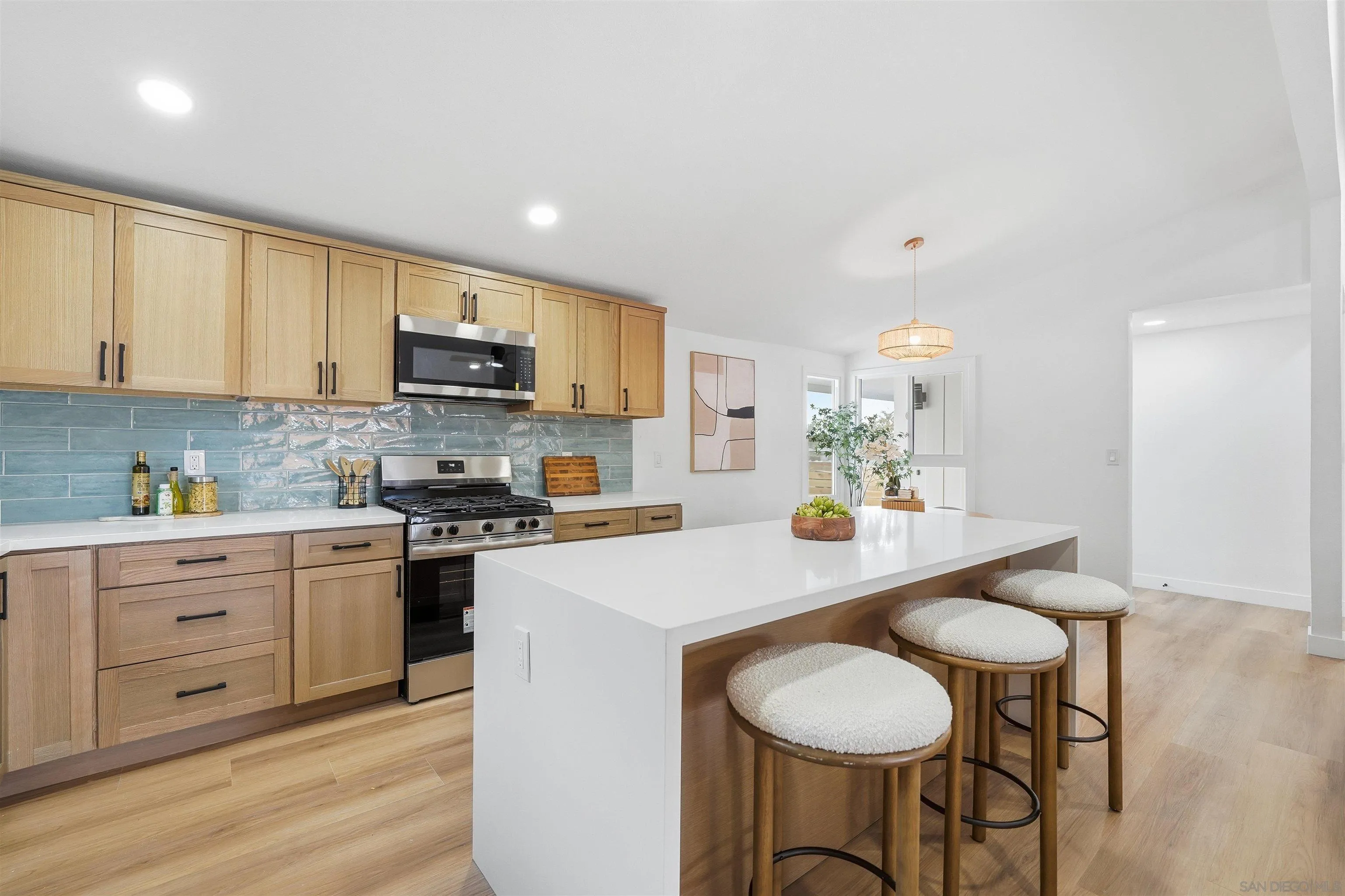 https://cdn.realtyfeed.com/cdn/127/260010697/f4c8bf1b218ff07d8eb7f444d5acc2af.webp