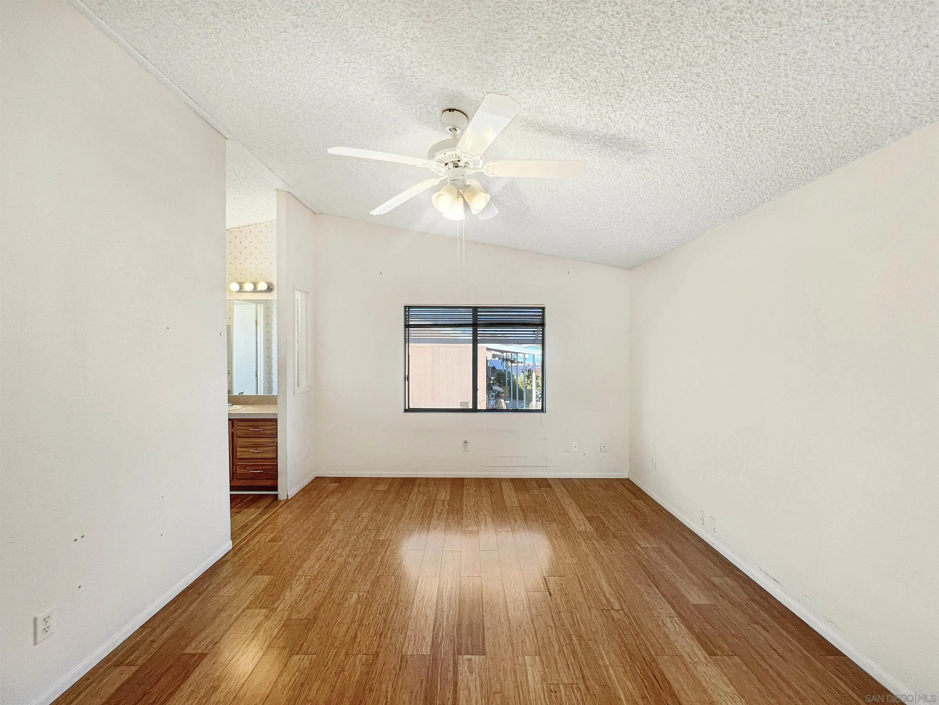 https://cdn.realtyfeed.com/cdn/127/2600107/b8c341b169753dea5576a1ed94855b4a.webp