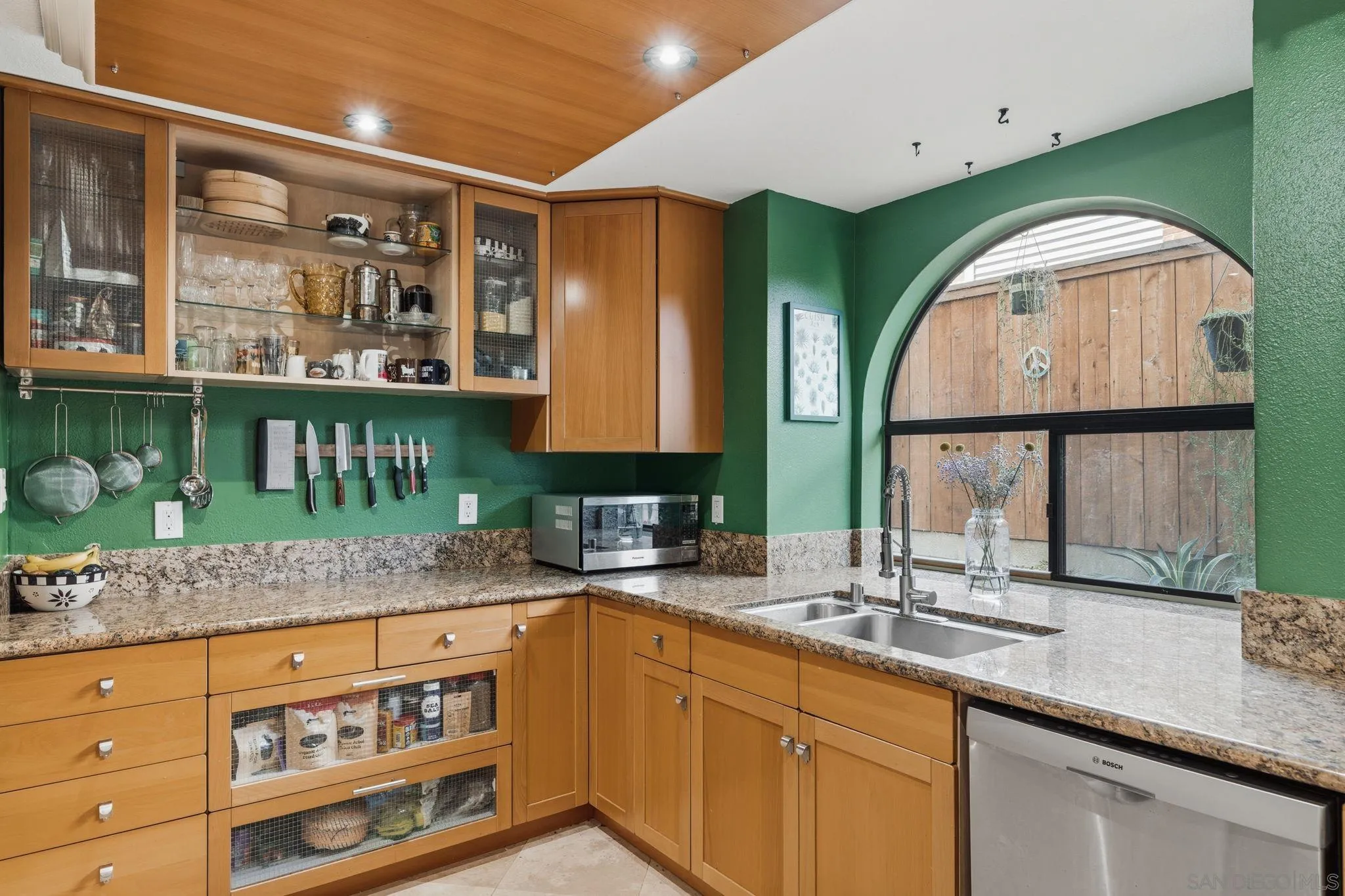 https://cdn.realtyfeed.com/cdn/127/260010702/e9c588487f36886dae5c7a734a6f6a94.webp