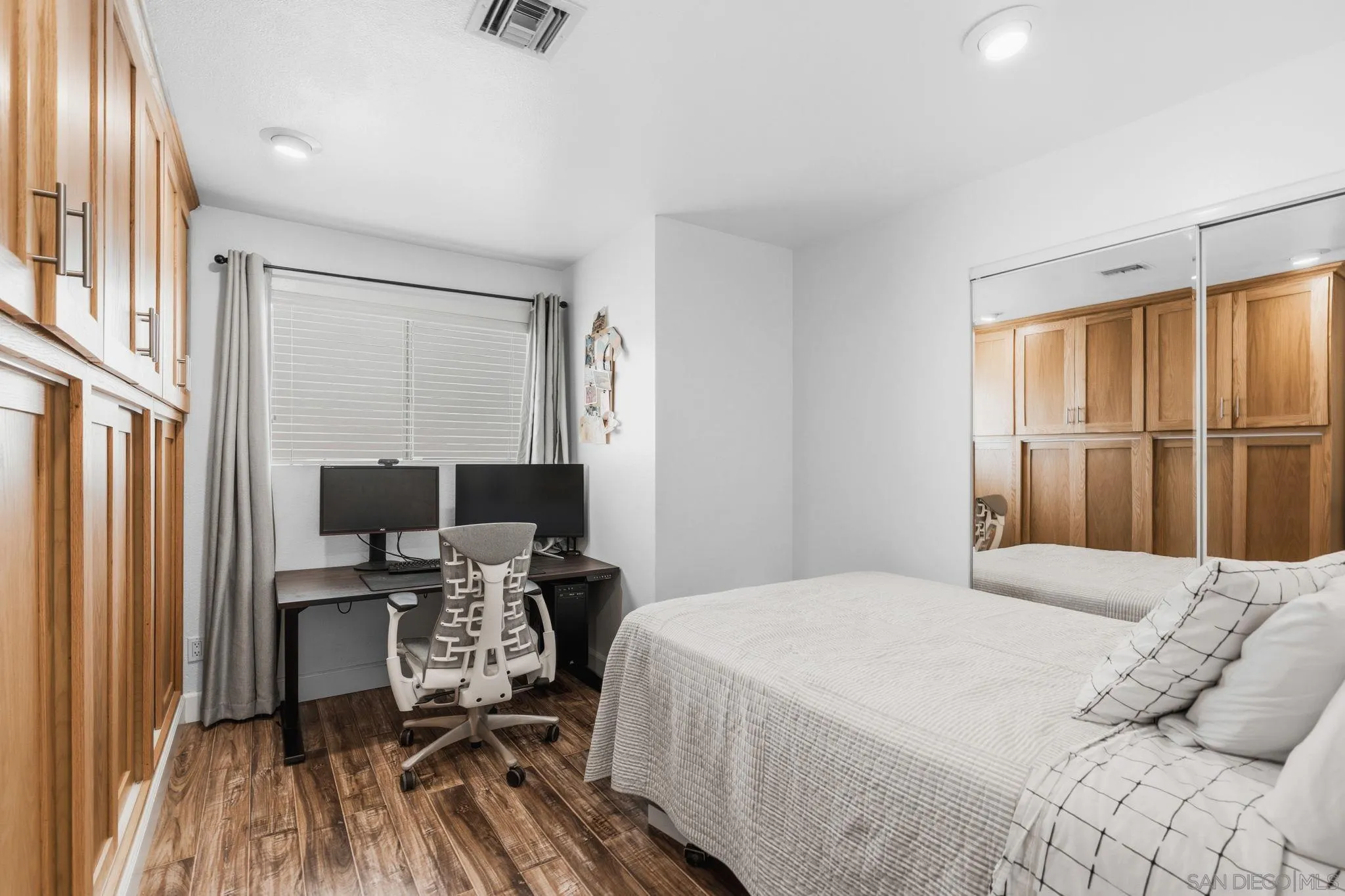 Photo #8: 260010702 Listing: Photo #8