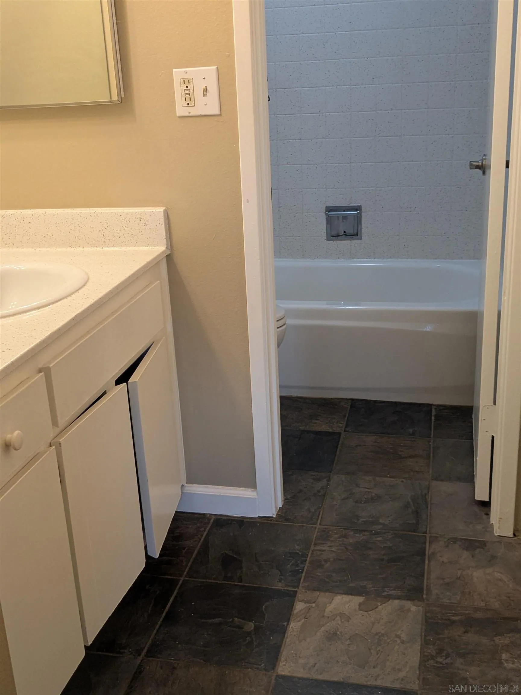 https://cdn.realtyfeed.com/cdn/127/260010710/7252bed2e490557d81ae43ea3c905058.webp