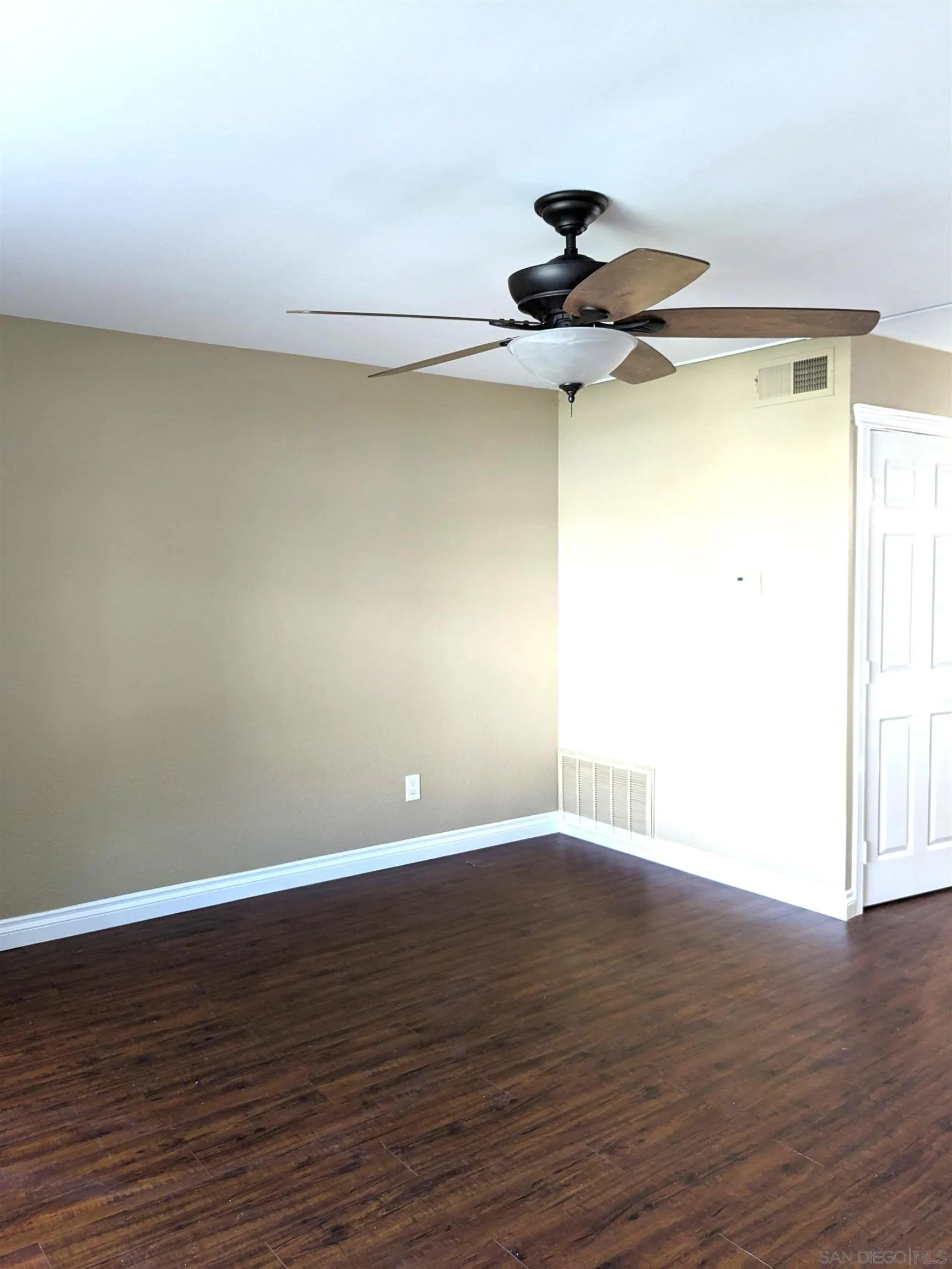 https://cdn.realtyfeed.com/cdn/127/260010710/cf66dc5452821e1eaa0542ed96a3757f.webp