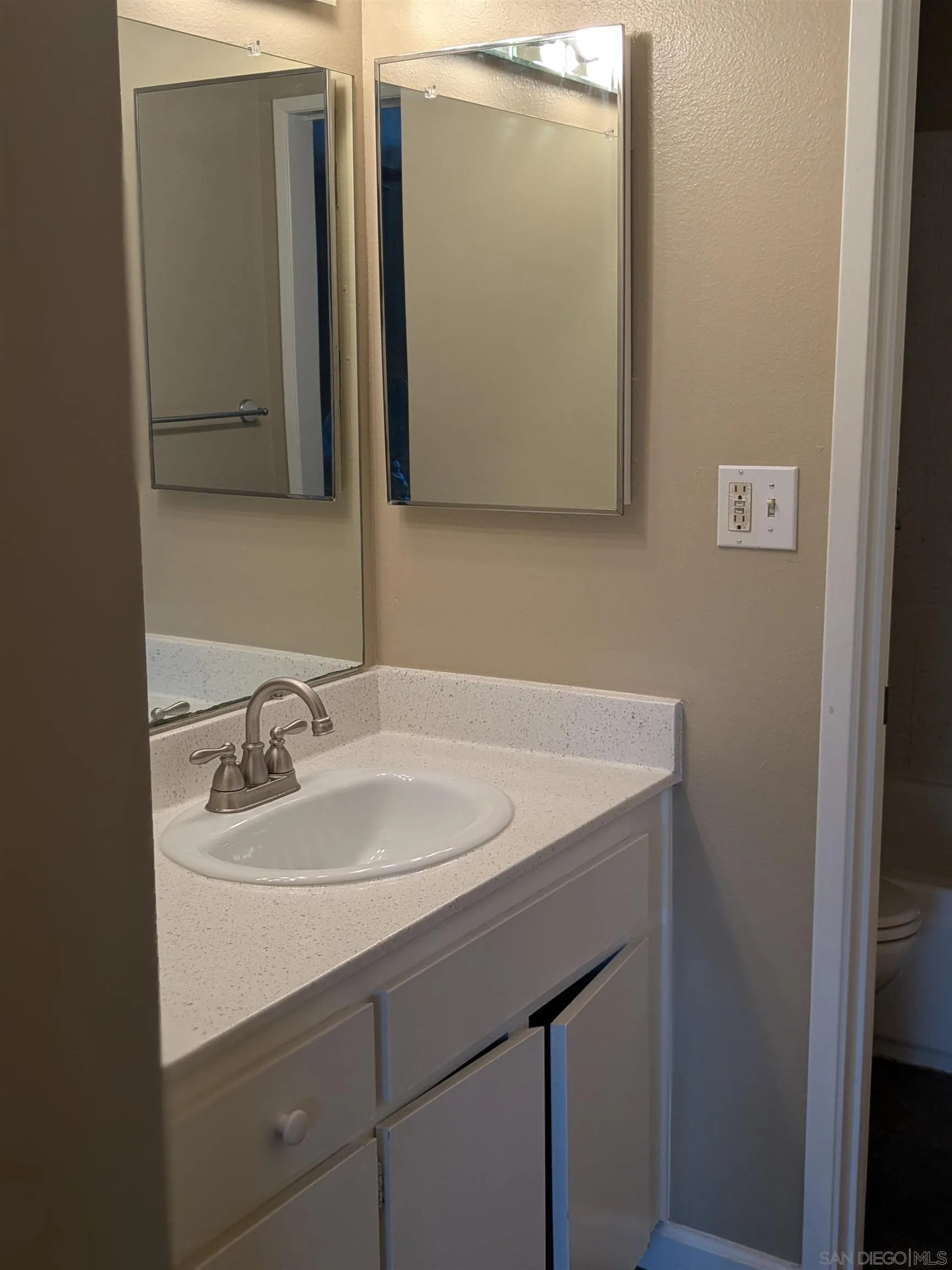 https://cdn.realtyfeed.com/cdn/127/260010710/e2971a05bf626a1d3f532d8184a580e9.webp