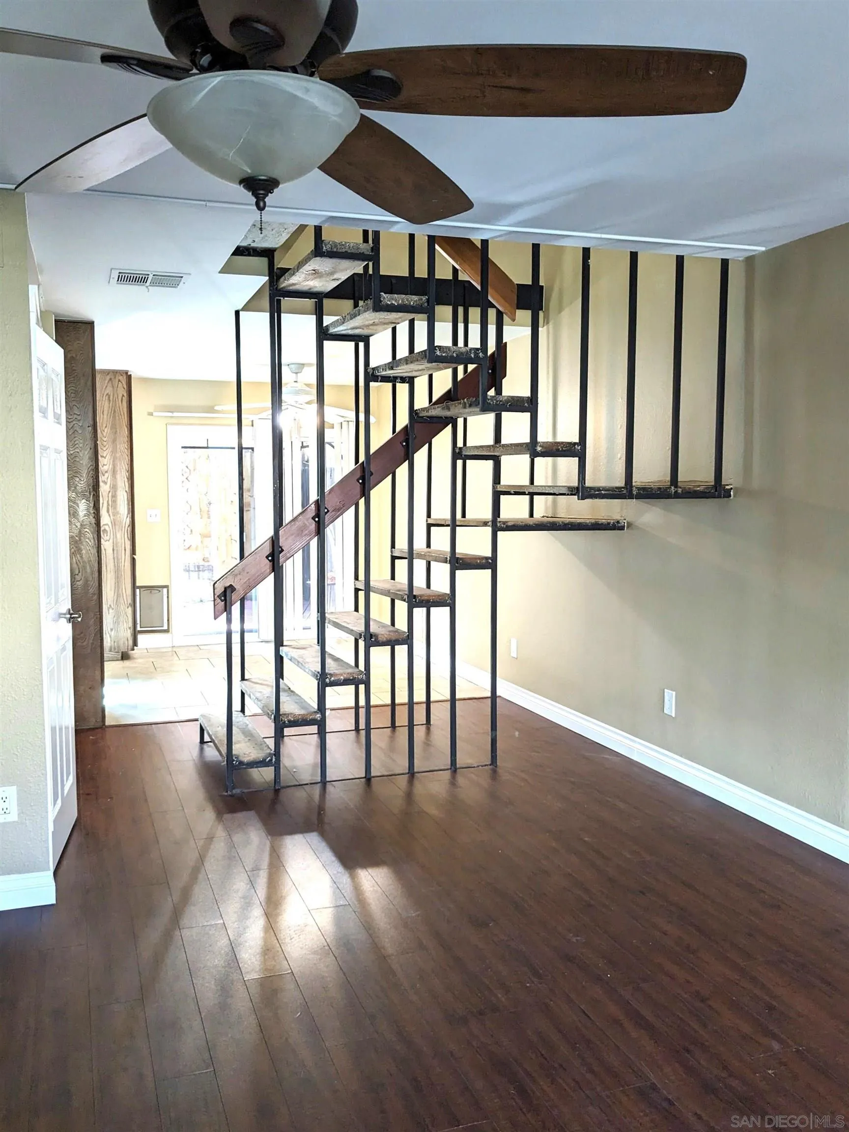 https://cdn.realtyfeed.com/cdn/127/260010710/f6d6b75682f94cd8a3b3a166d0967067.webp