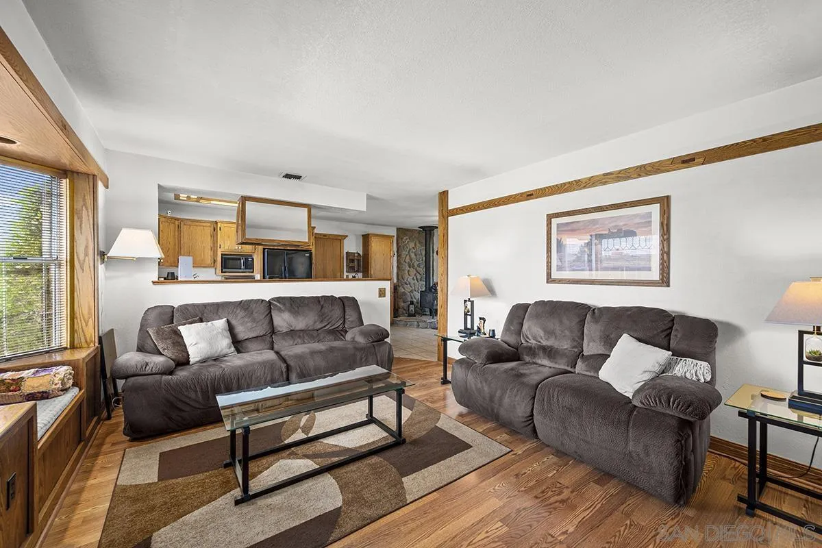 https://cdn.realtyfeed.com/cdn/127/260010711/1f3700a0007c9b6a338782eafbd5fc31.webp