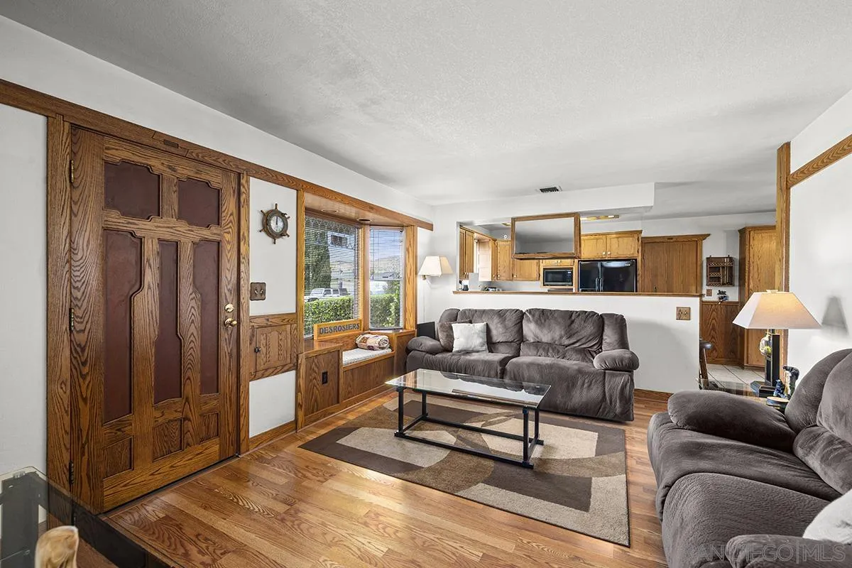 https://cdn.realtyfeed.com/cdn/127/260010711/24898a062149e7d4fd1b3e118bd182a2.webp