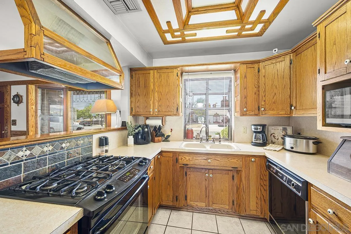 https://cdn.realtyfeed.com/cdn/127/260010711/ee692714c8a5448e44430b695188546f.webp