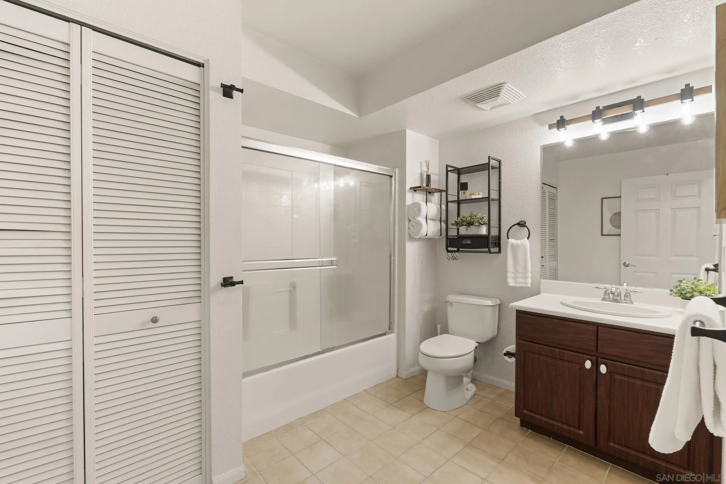 Photo #14: 260010712 Listing: Photo #14