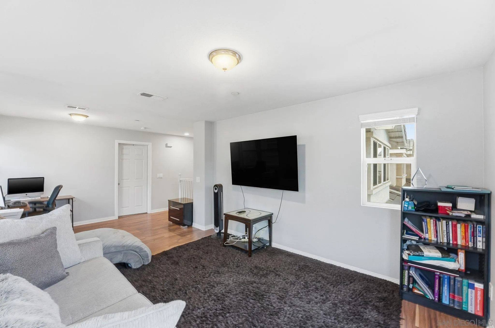 https://cdn.realtyfeed.com/cdn/127/260010721/7d072cf8f3a5644438f5f397e644aa43.webp