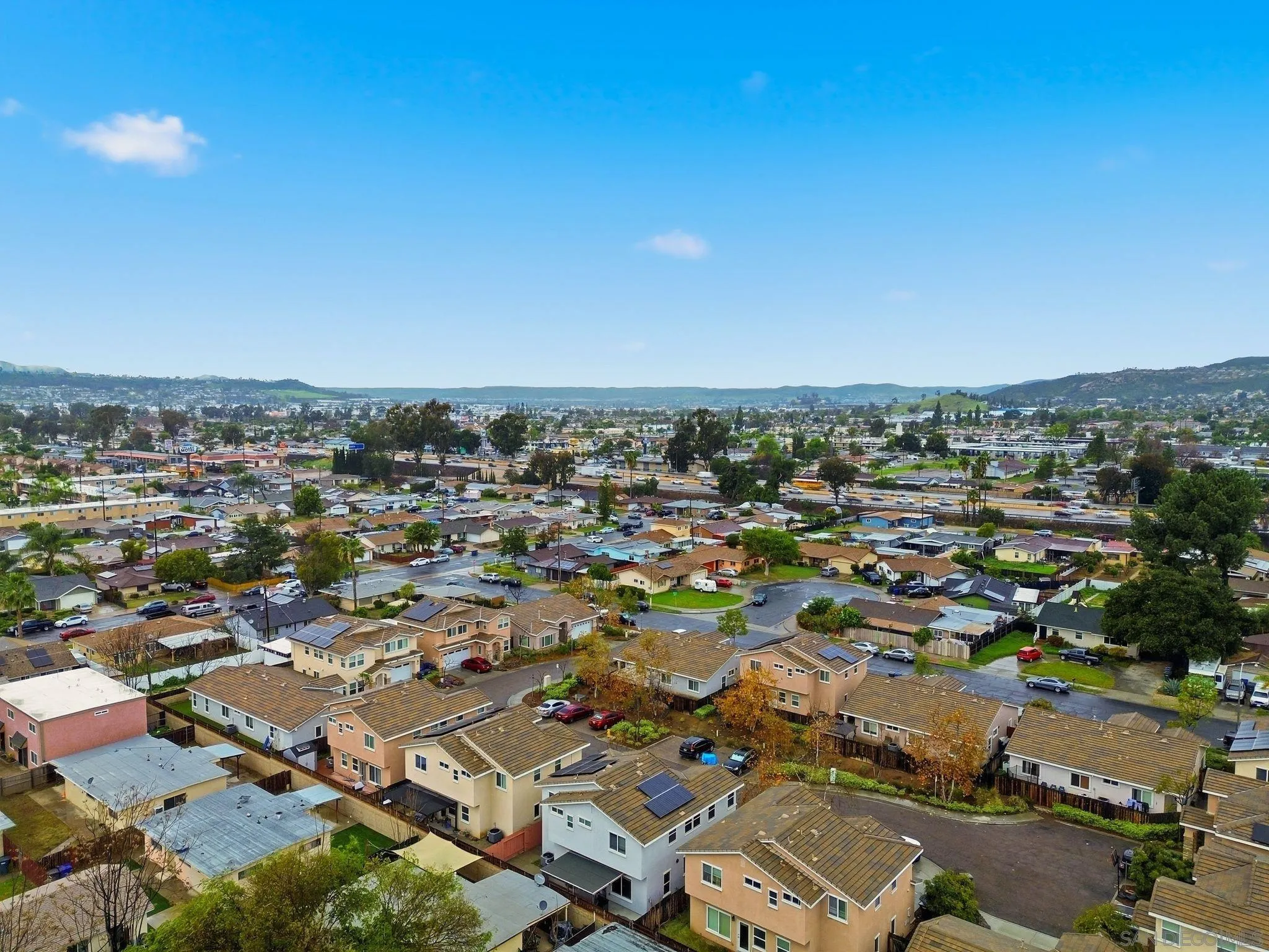 https://cdn.realtyfeed.com/cdn/127/260010721/90eb7873589916e4113c3ff39025fbb0.webp