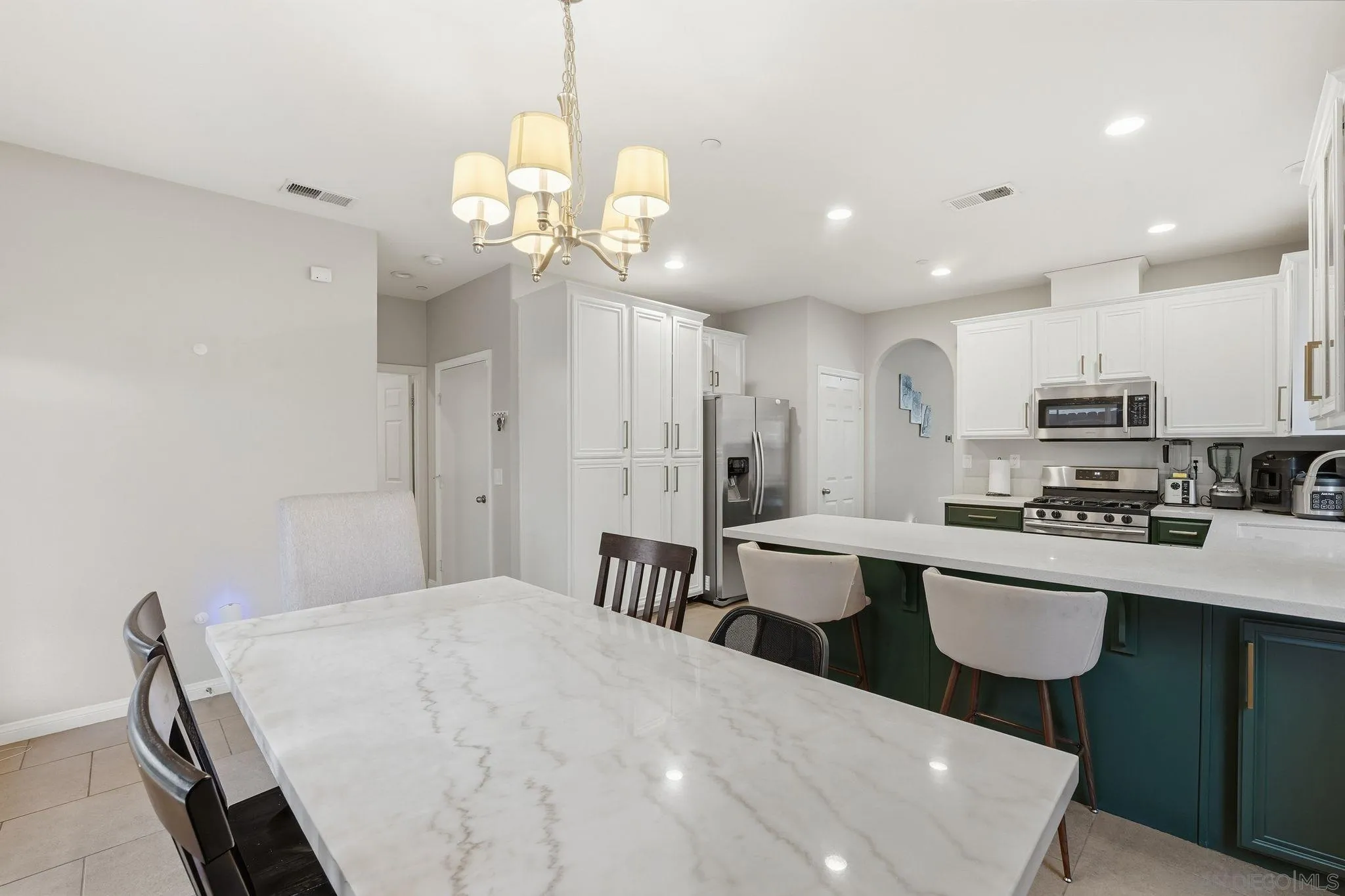 https://cdn.realtyfeed.com/cdn/127/260010721/96ad2550310476562cb1cb95a5caa7b6.webp
