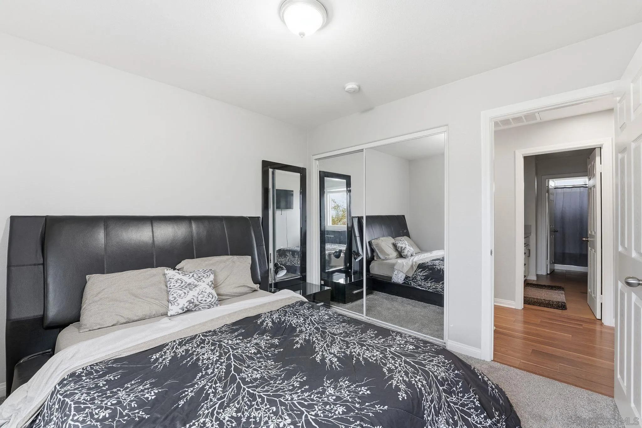 https://cdn.realtyfeed.com/cdn/127/260010721/9e34d436387c3e2eb899a1ef8f537499.webp