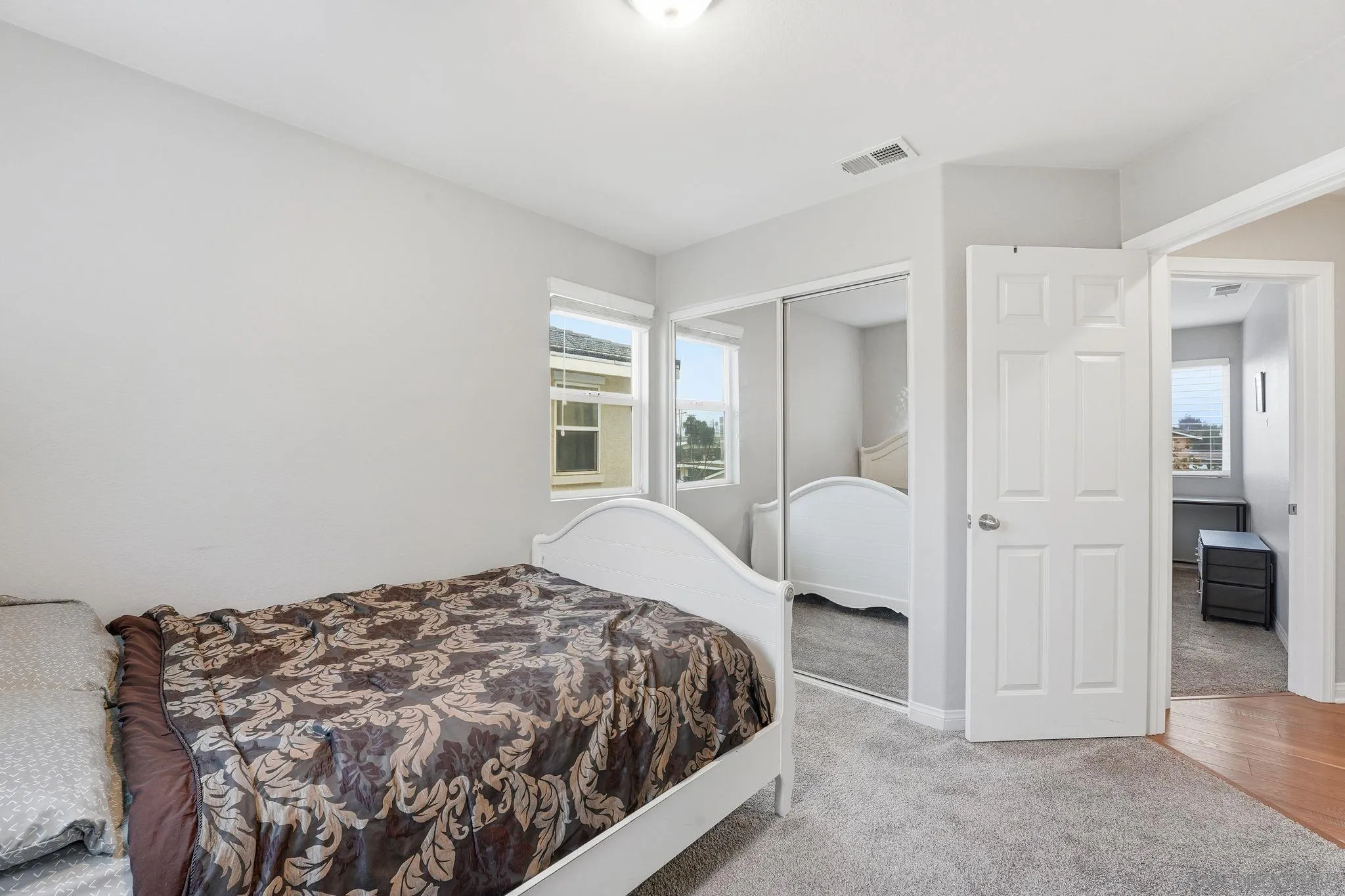 https://cdn.realtyfeed.com/cdn/127/260010721/f717dbdeb3383e5d15ab0f8973d685c7.webp