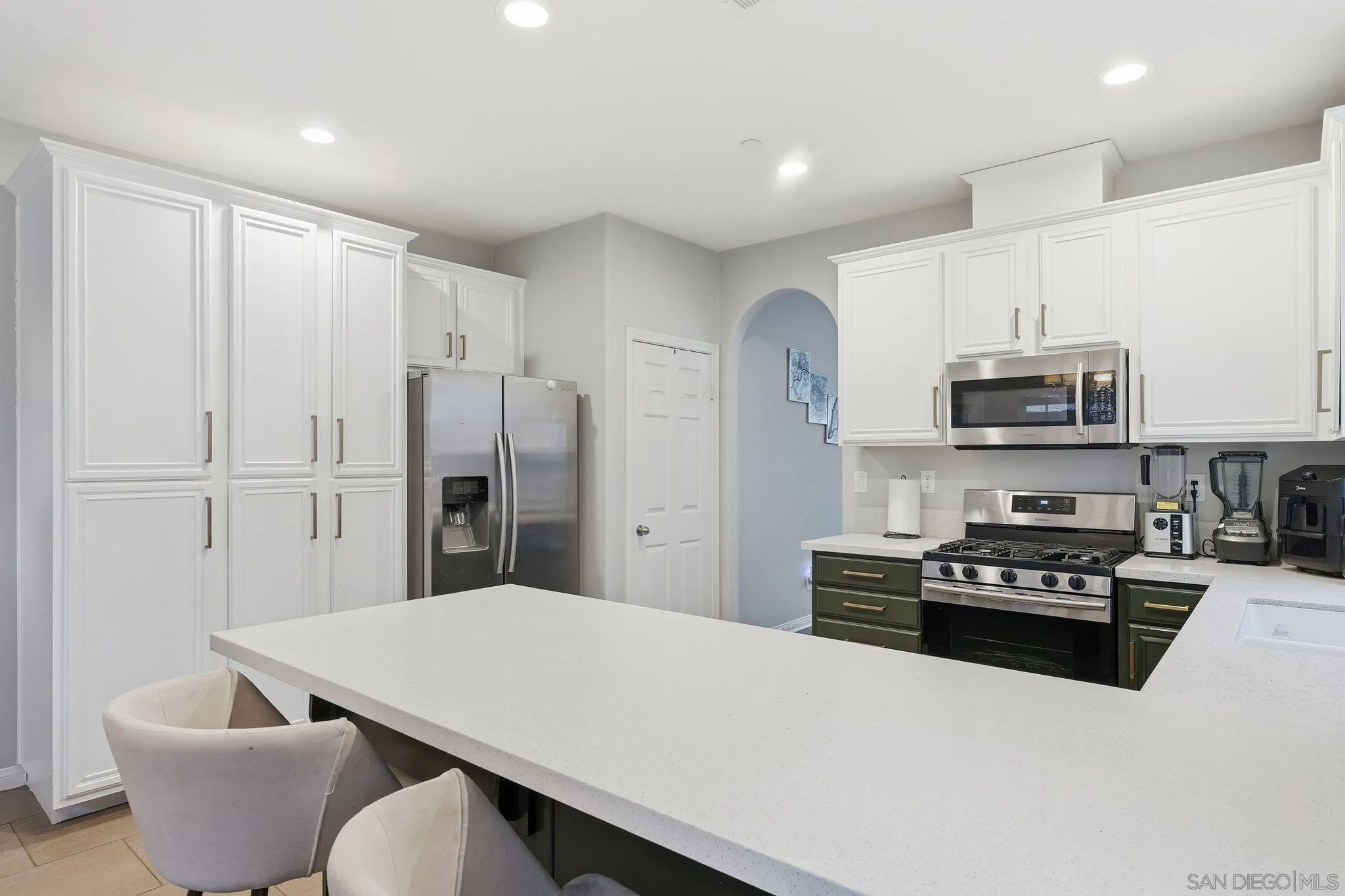 https://cdn.realtyfeed.com/cdn/127/260010721/fcc86ad126b618de21163dce996bcd4e.webp
