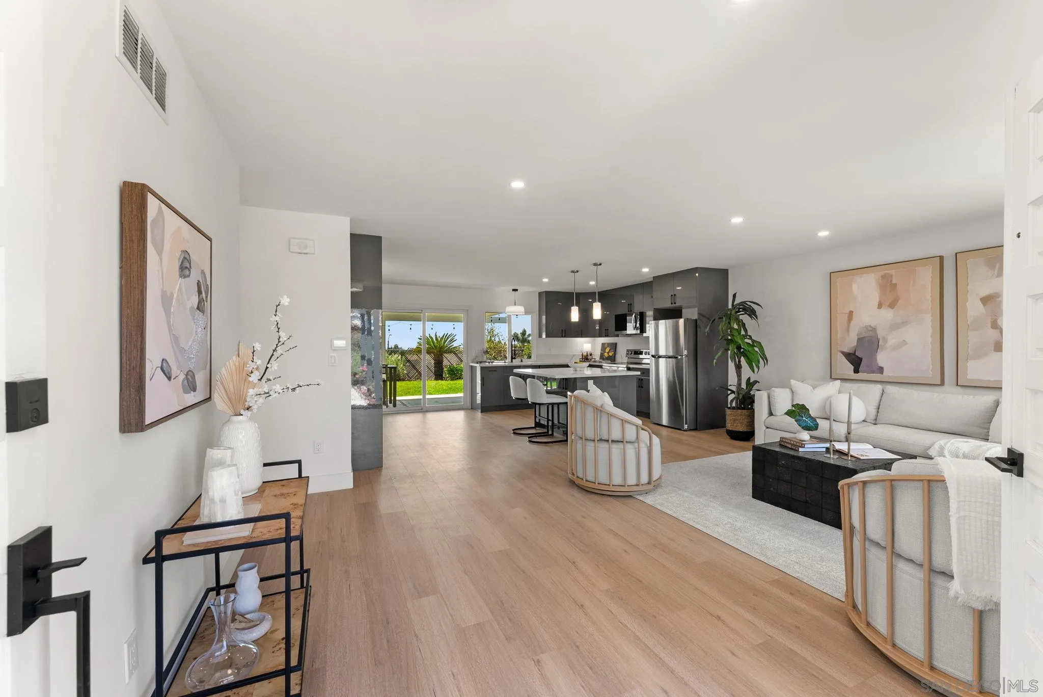 https://cdn.realtyfeed.com/cdn/127/260010726/082d0e8dec115ced414a37794ce5ff55.webp