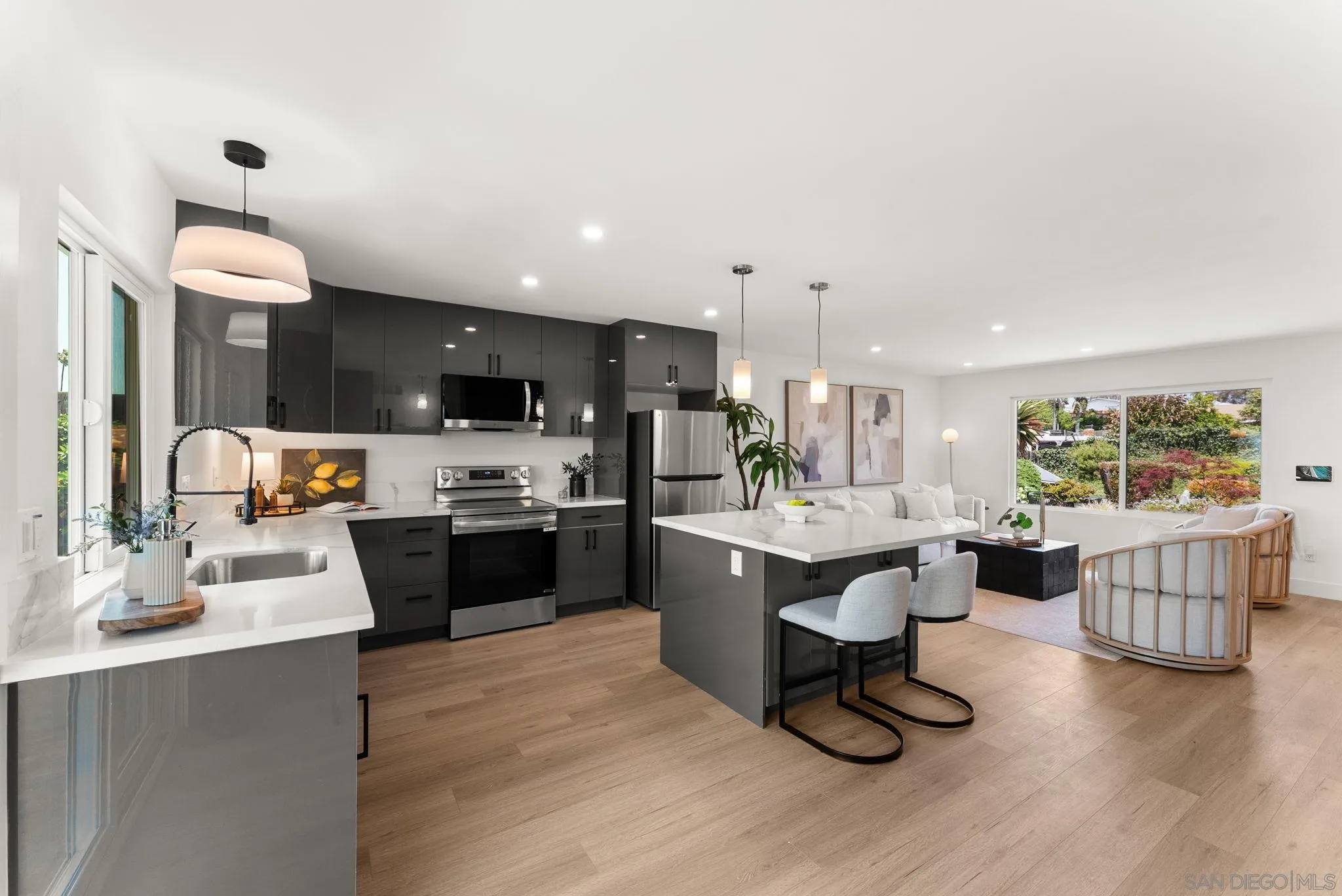https://cdn.realtyfeed.com/cdn/127/260010726/1cc77b68bfc37d7c2cf88ef91f4c59f1.webp