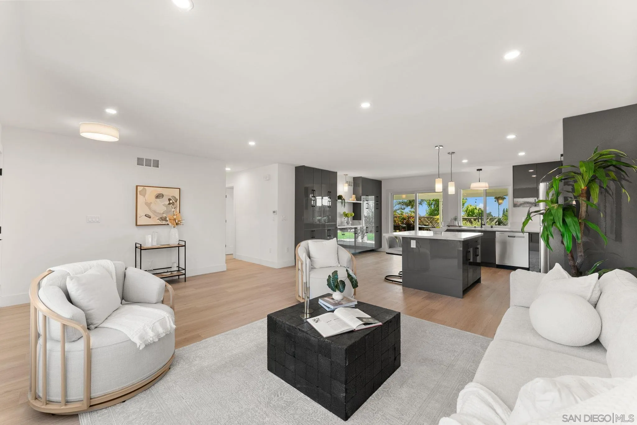 https://cdn.realtyfeed.com/cdn/127/260010726/29fa61a456424be9bdf733ecbf5884d5.webp