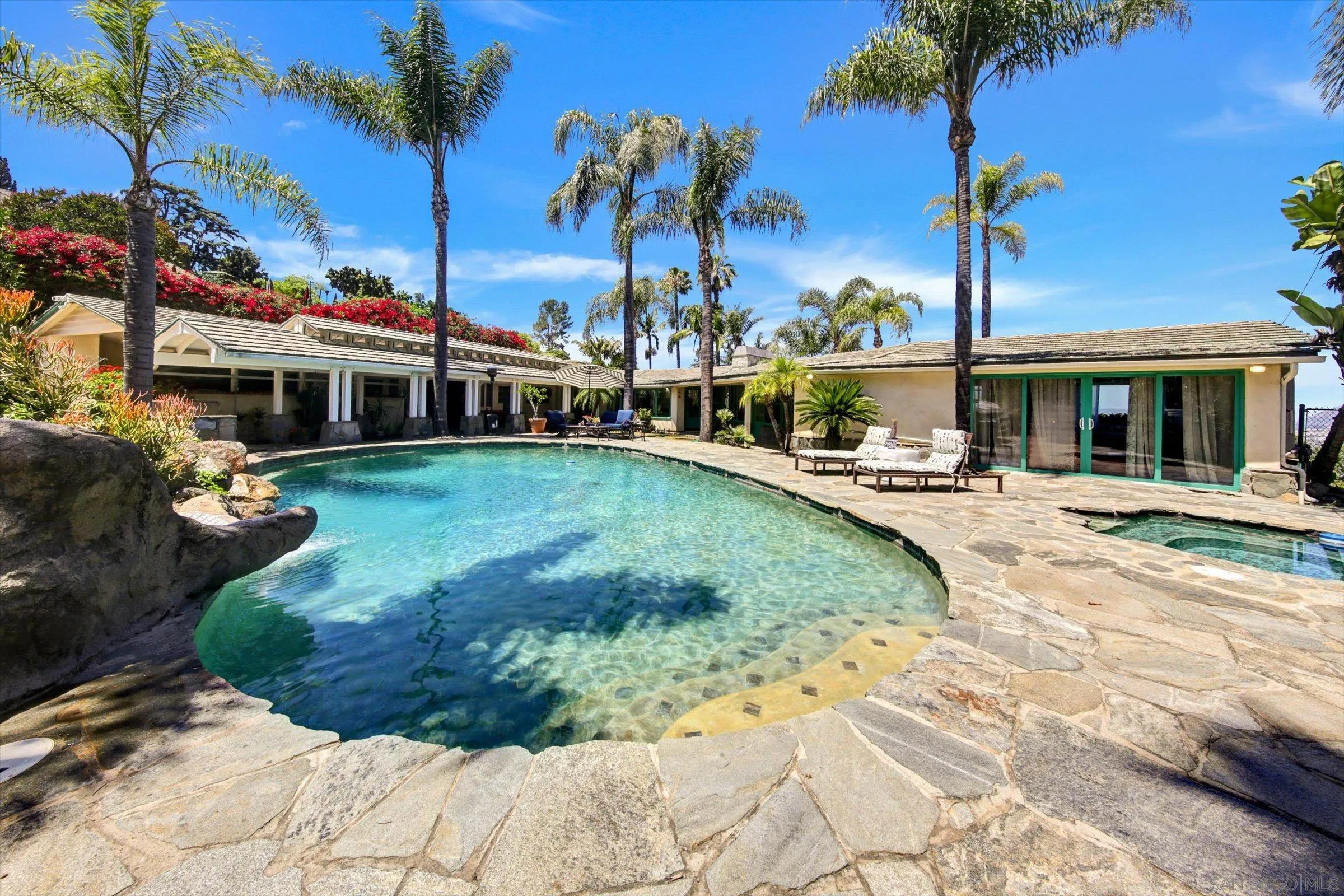 https://cdn.realtyfeed.com/cdn/127/260010729/6476271cf823ea508e0c504a2c2cf466.webp