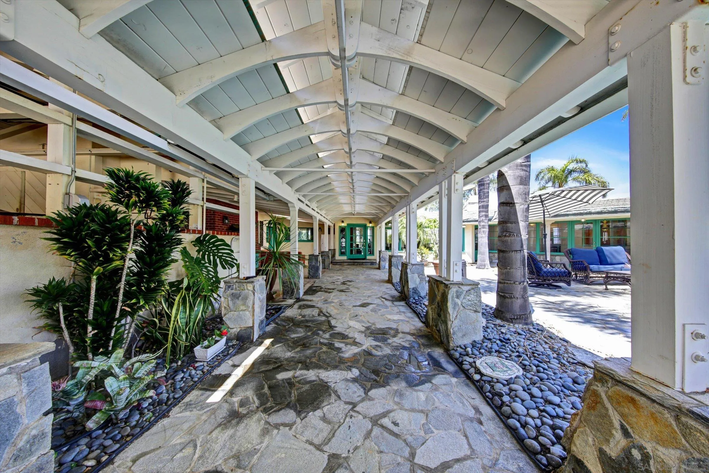 https://cdn.realtyfeed.com/cdn/127/260010729/9359e11c4e5518b68ea08325d2ed2a55.webp