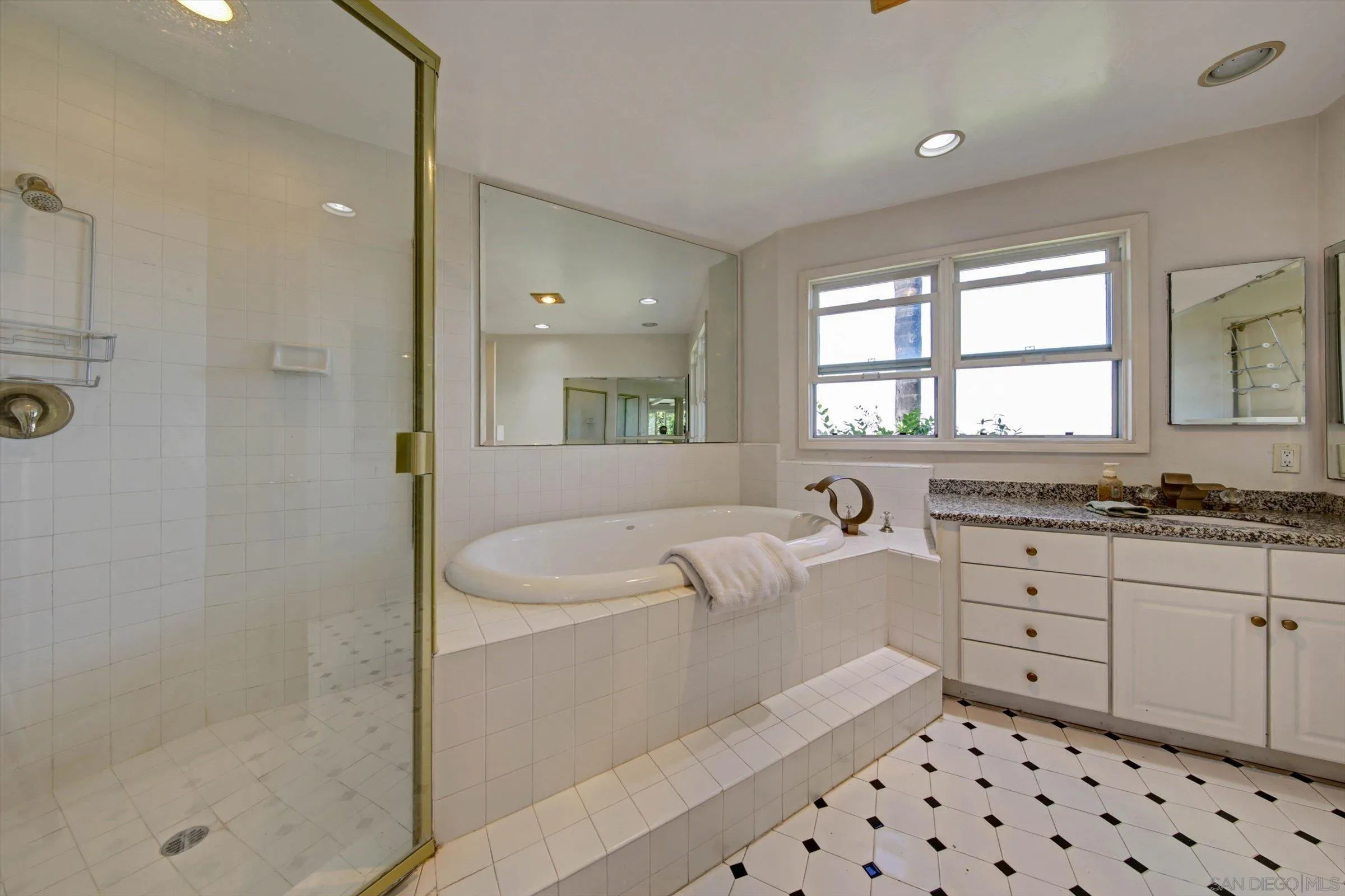 https://cdn.realtyfeed.com/cdn/127/260010729/b04d85f6473e0128a042164384c6ce7e.webp
