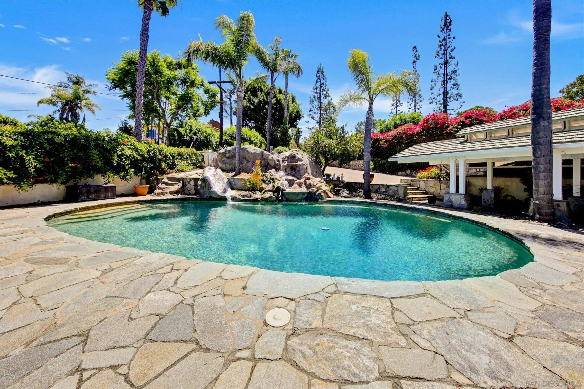 https://cdn.realtyfeed.com/cdn/127/260010729/db0b4473bdba3da22e0af0854d311fde.webp