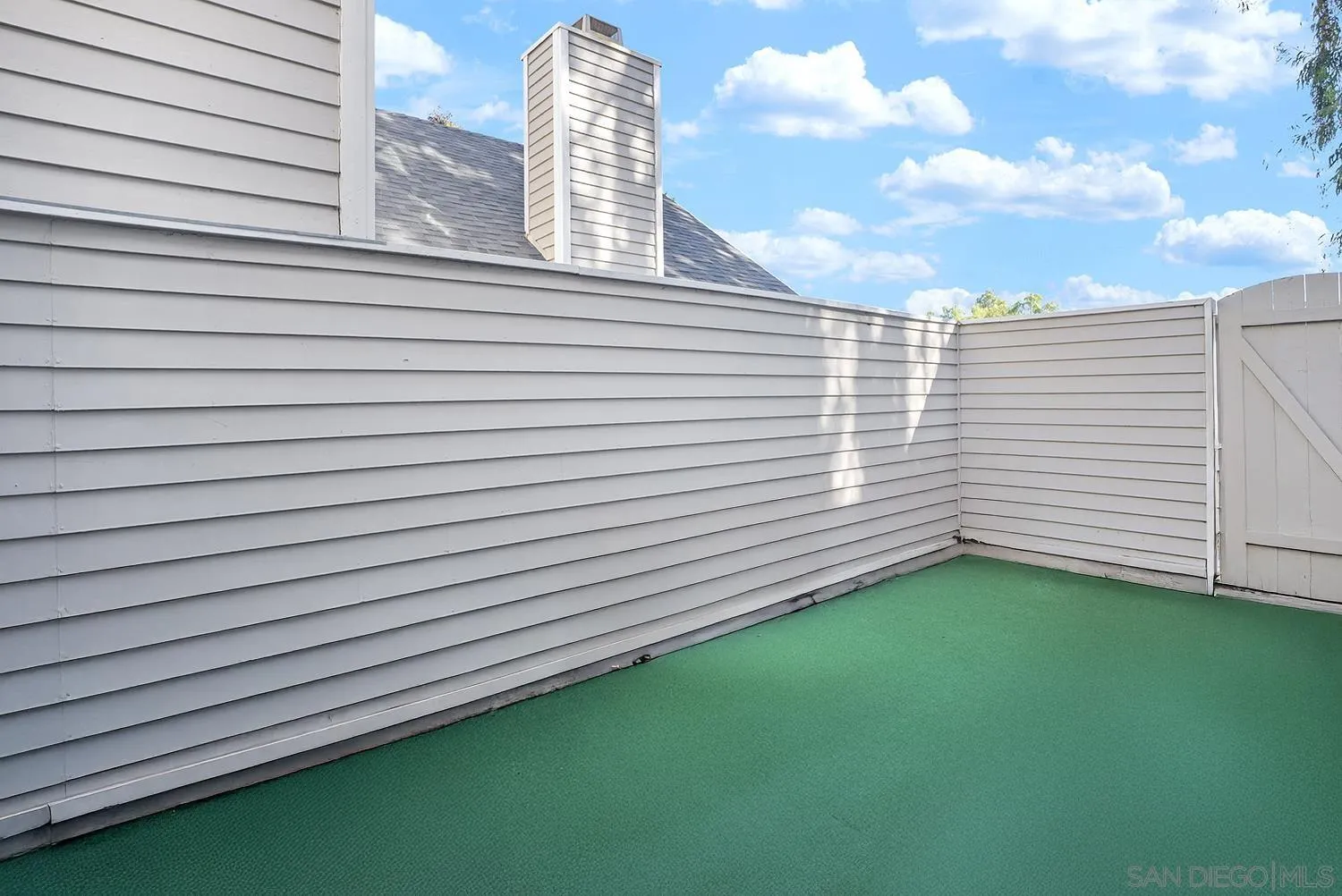 https://cdn.realtyfeed.com/cdn/127/260010730/812e9d402cb2c5c82057667644eea8e3.webp