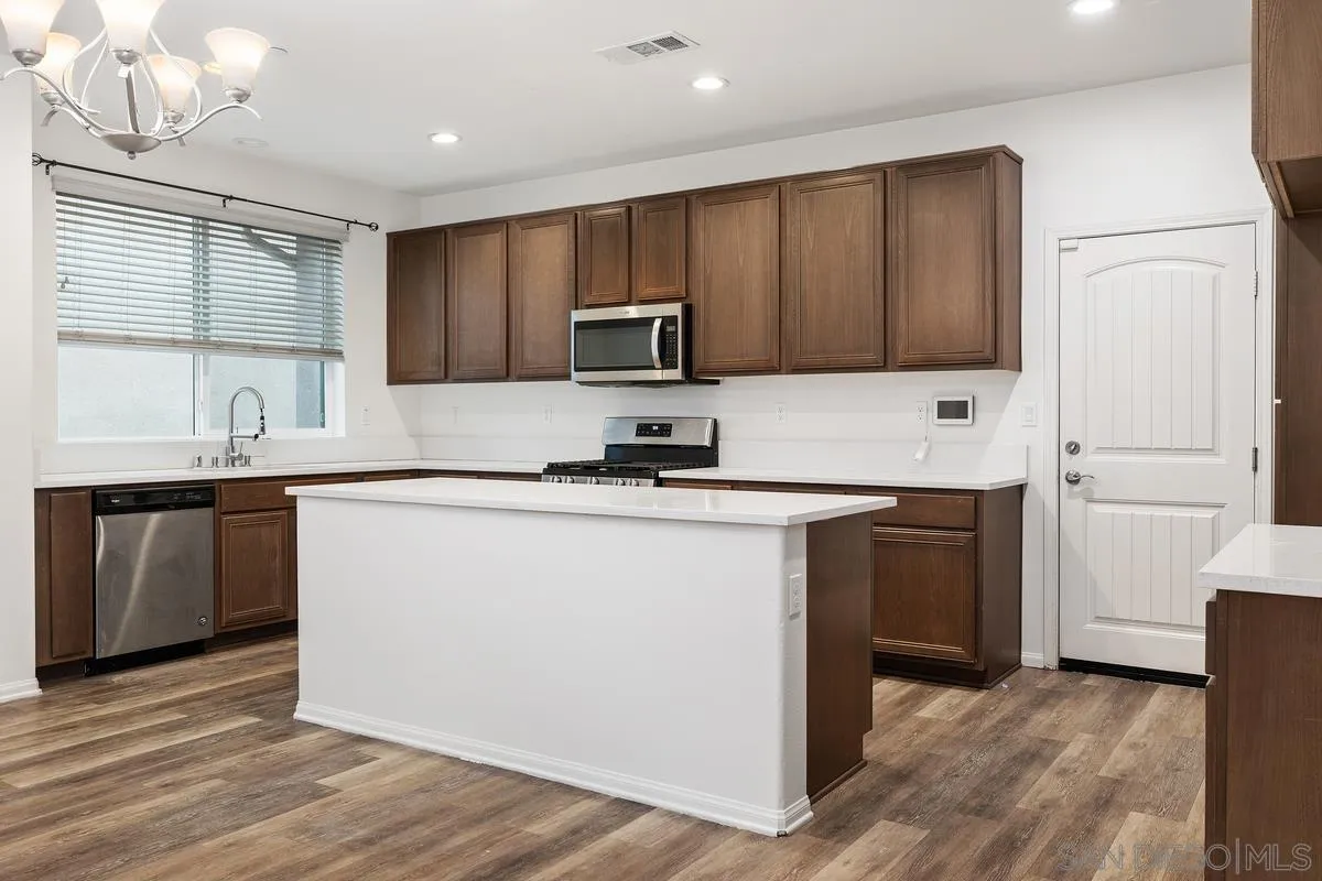 https://cdn.realtyfeed.com/cdn/127/260010734/0269bbb3629863c2e21bb471d99a6f58.webp