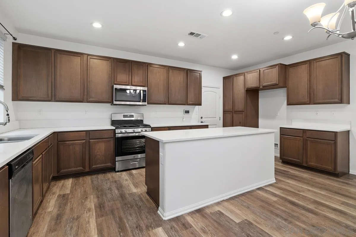 https://cdn.realtyfeed.com/cdn/127/260010734/2d3d24960a7cd4ae18534c4204c4c00e.webp