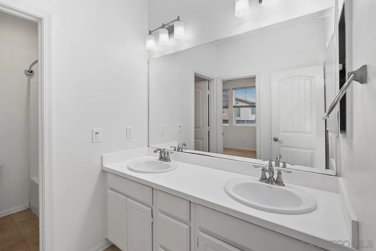 https://cdn.realtyfeed.com/cdn/127/260010734/41df7cfce6003b28afdbb9ce6195f4b8.webp