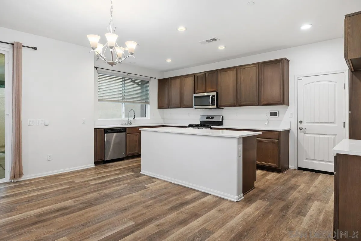 https://cdn.realtyfeed.com/cdn/127/260010734/ca82fb2a809128124aca827b73529755.webp