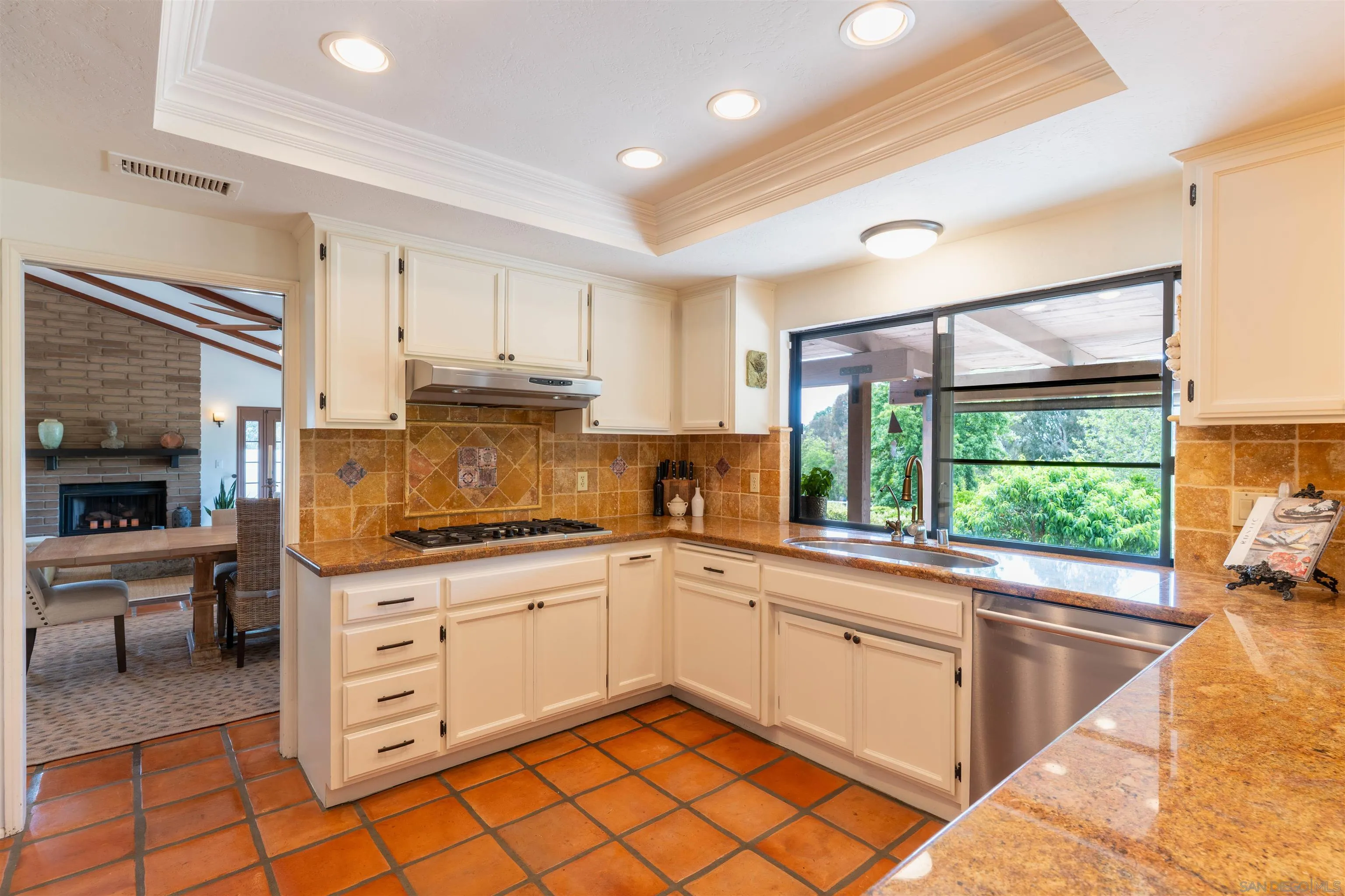 https://cdn.realtyfeed.com/cdn/127/260010737/141554a53e3614dd131f5daff0229c82.webp