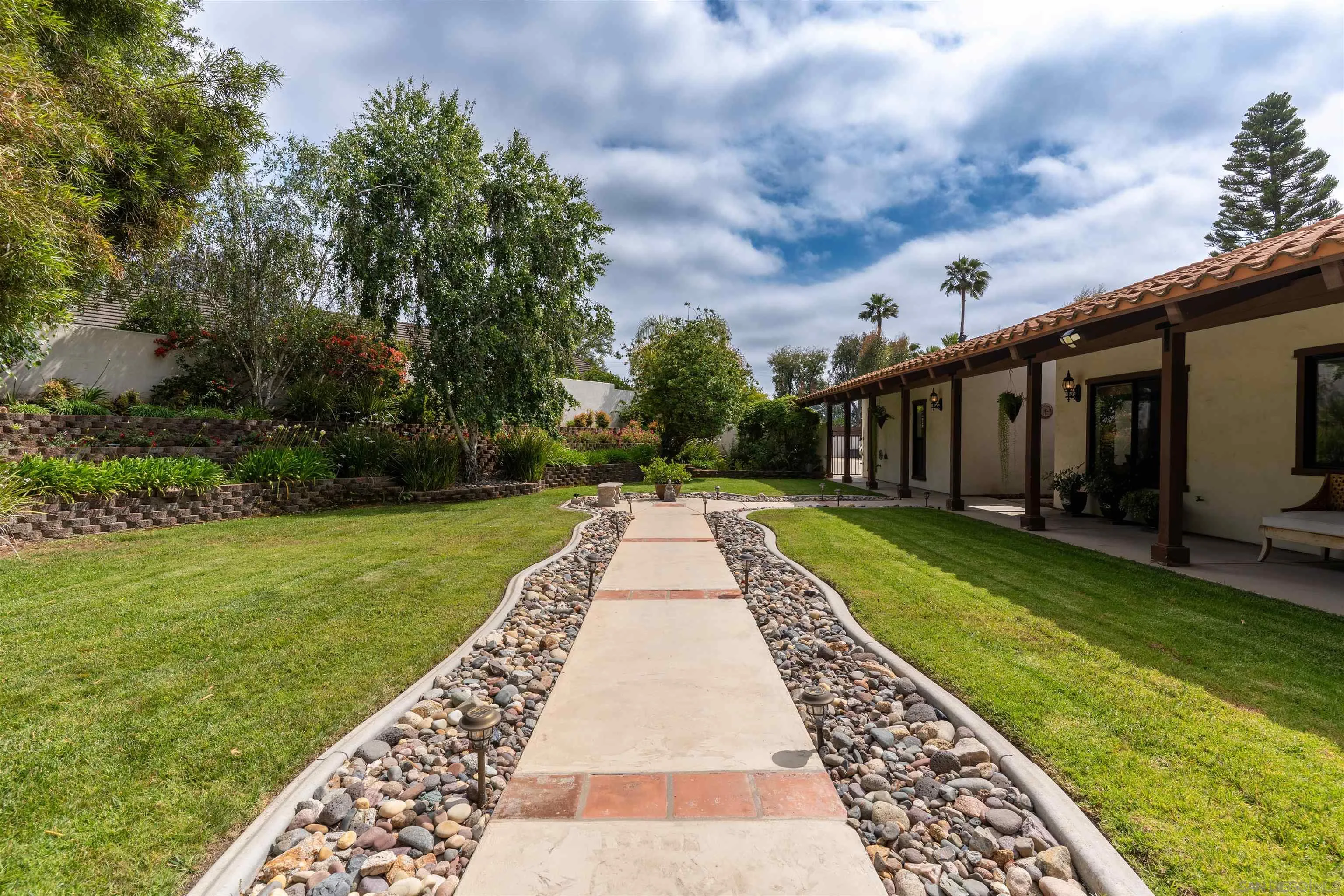 https://cdn.realtyfeed.com/cdn/127/260010737/4869ddcffea1e5c02192bc28cecde4ca.webp
