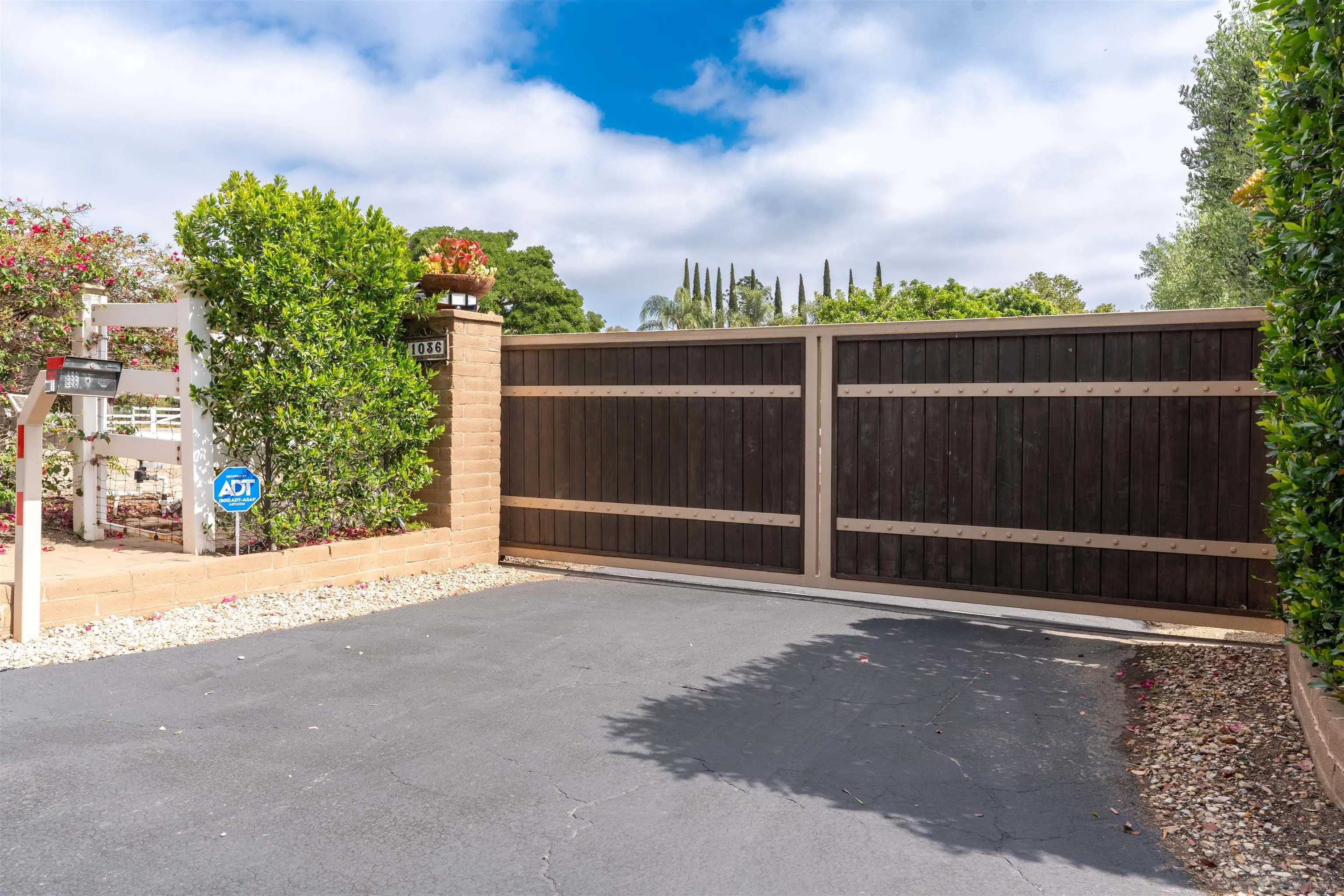 https://cdn.realtyfeed.com/cdn/127/260010737/5fcdcf59ed445544334d3fe70d0d793d.webp