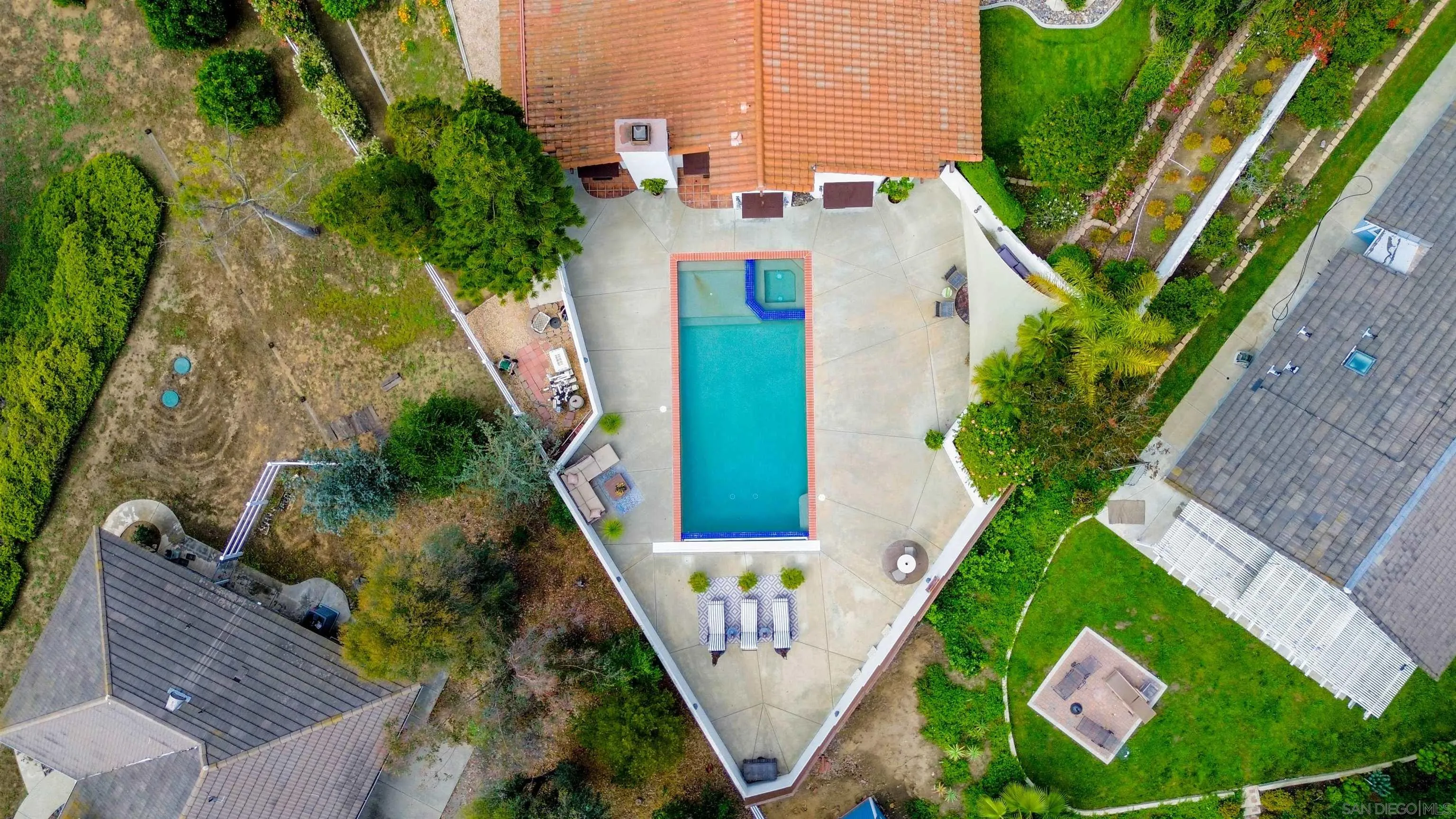 https://cdn.realtyfeed.com/cdn/127/260010737/67bf4a6e76bbf0f8959431e787aebd33.webp