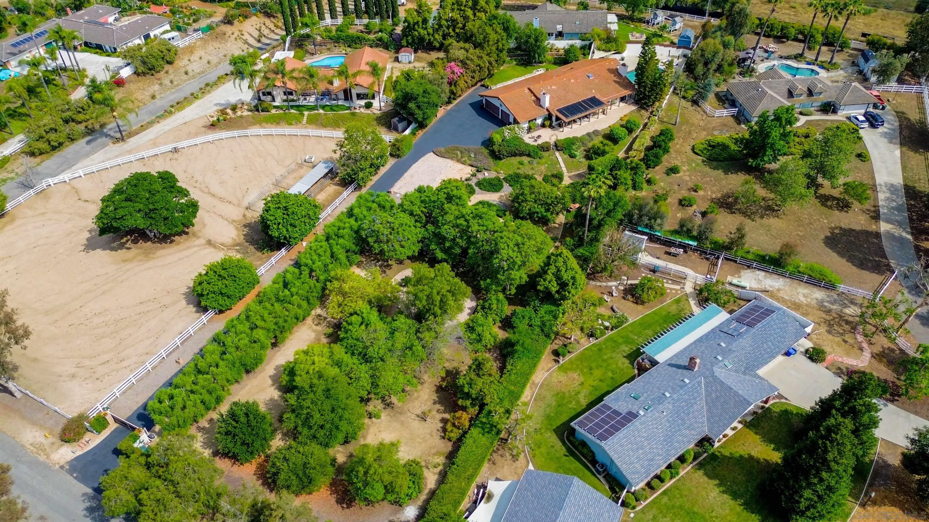 https://cdn.realtyfeed.com/cdn/127/260010737/72004c5706490260026a4d74f8f12ee6.webp