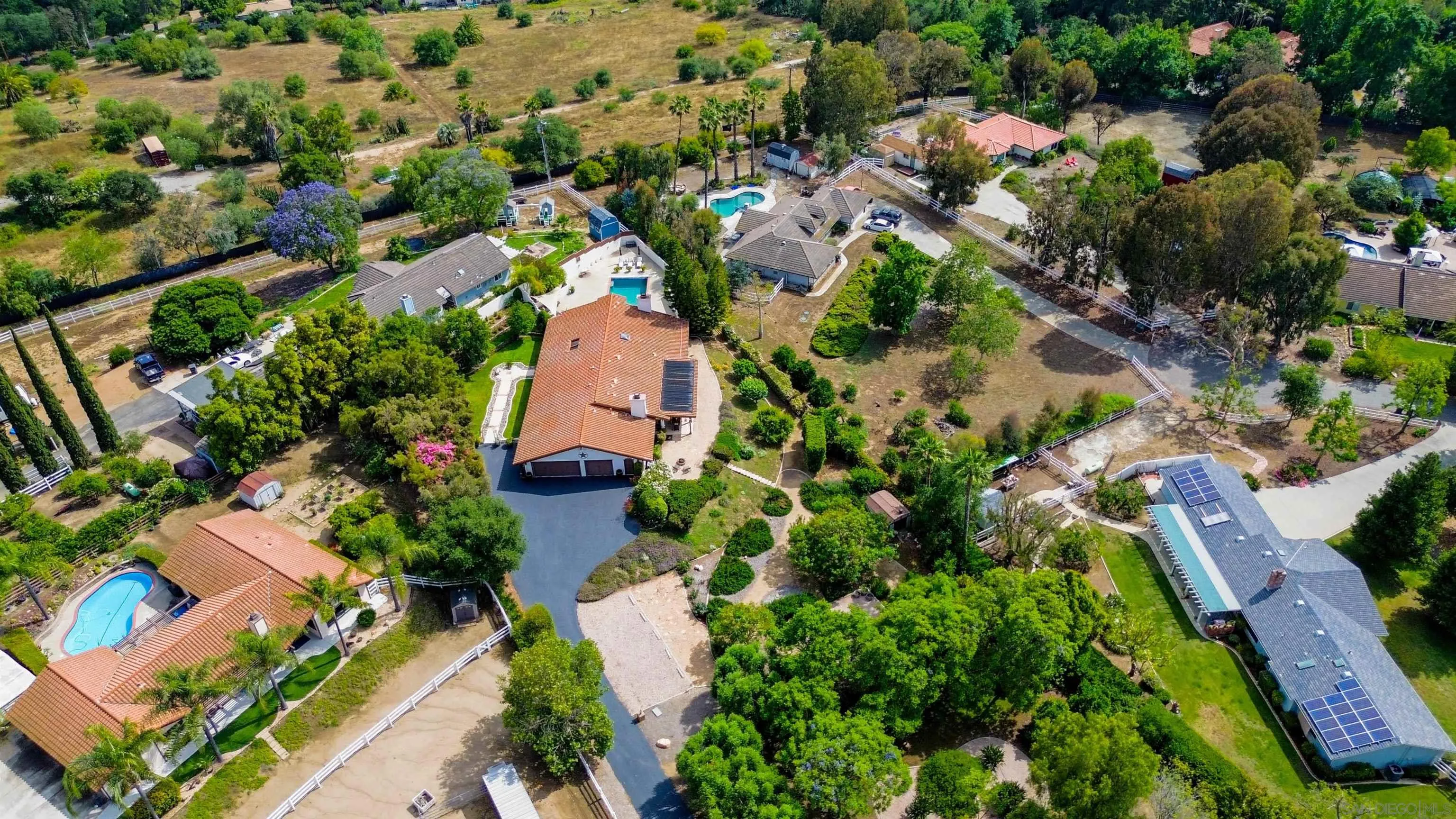 https://cdn.realtyfeed.com/cdn/127/260010737/b89b75aaed8baf55569a40c067d80845.webp