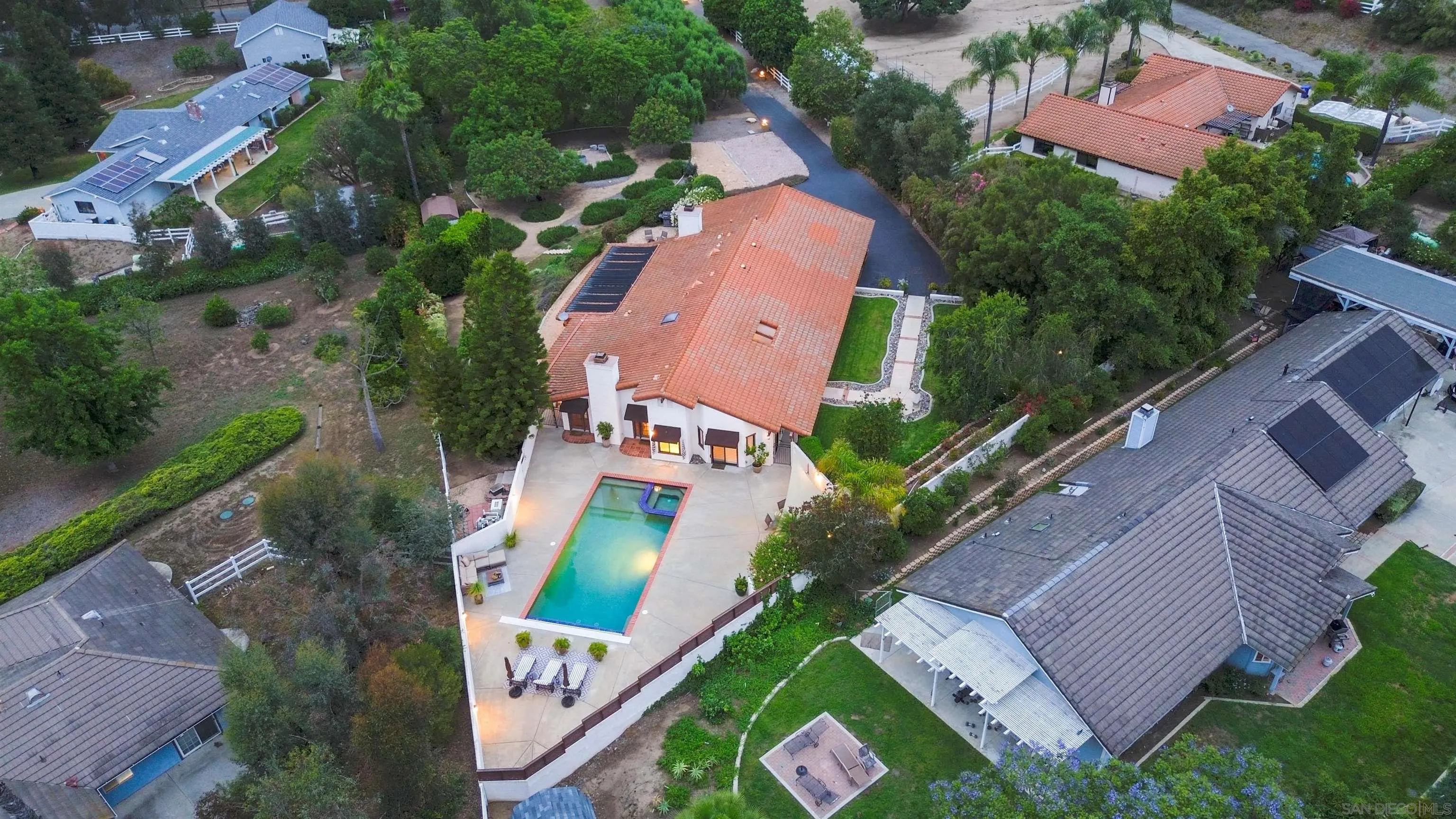 https://cdn.realtyfeed.com/cdn/127/260010737/c985ef580f6861416b254254d14c231d.webp