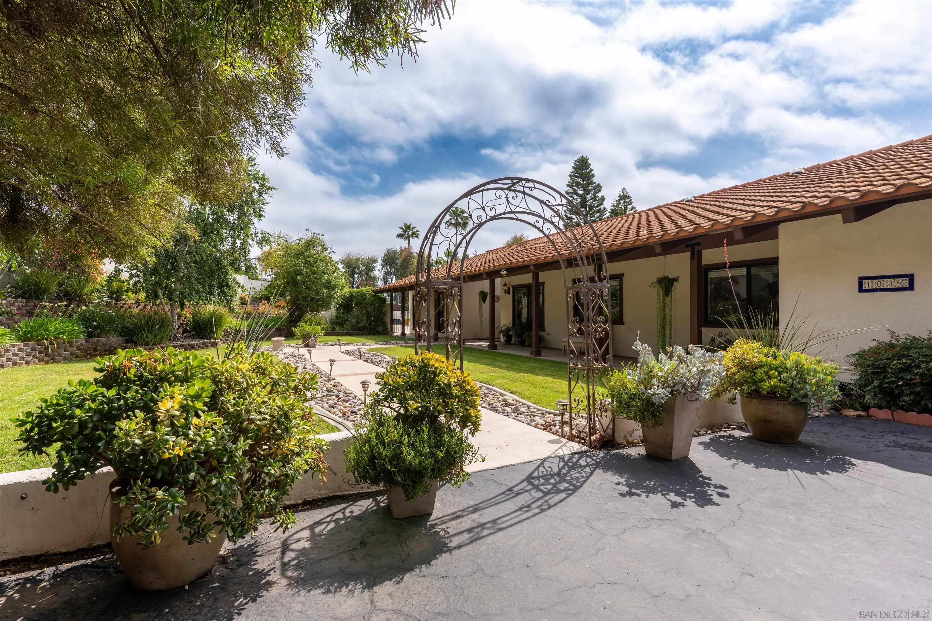 https://cdn.realtyfeed.com/cdn/127/260010737/fa4ef59f73fc3c46e8020557c96724cf.webp