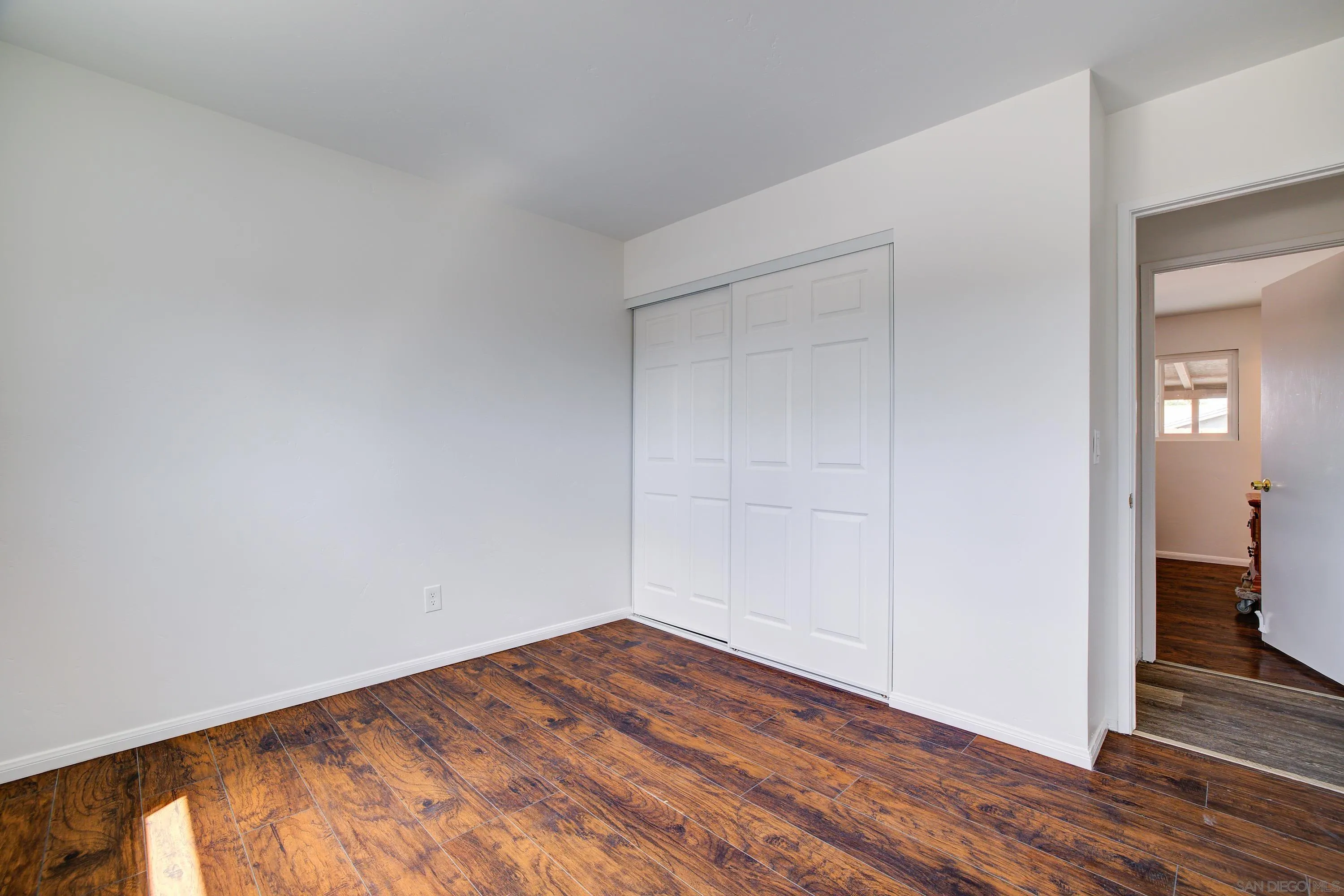https://cdn.realtyfeed.com/cdn/127/260010738/28edfcc246beb43f3500d2ec77f9b61d.webp