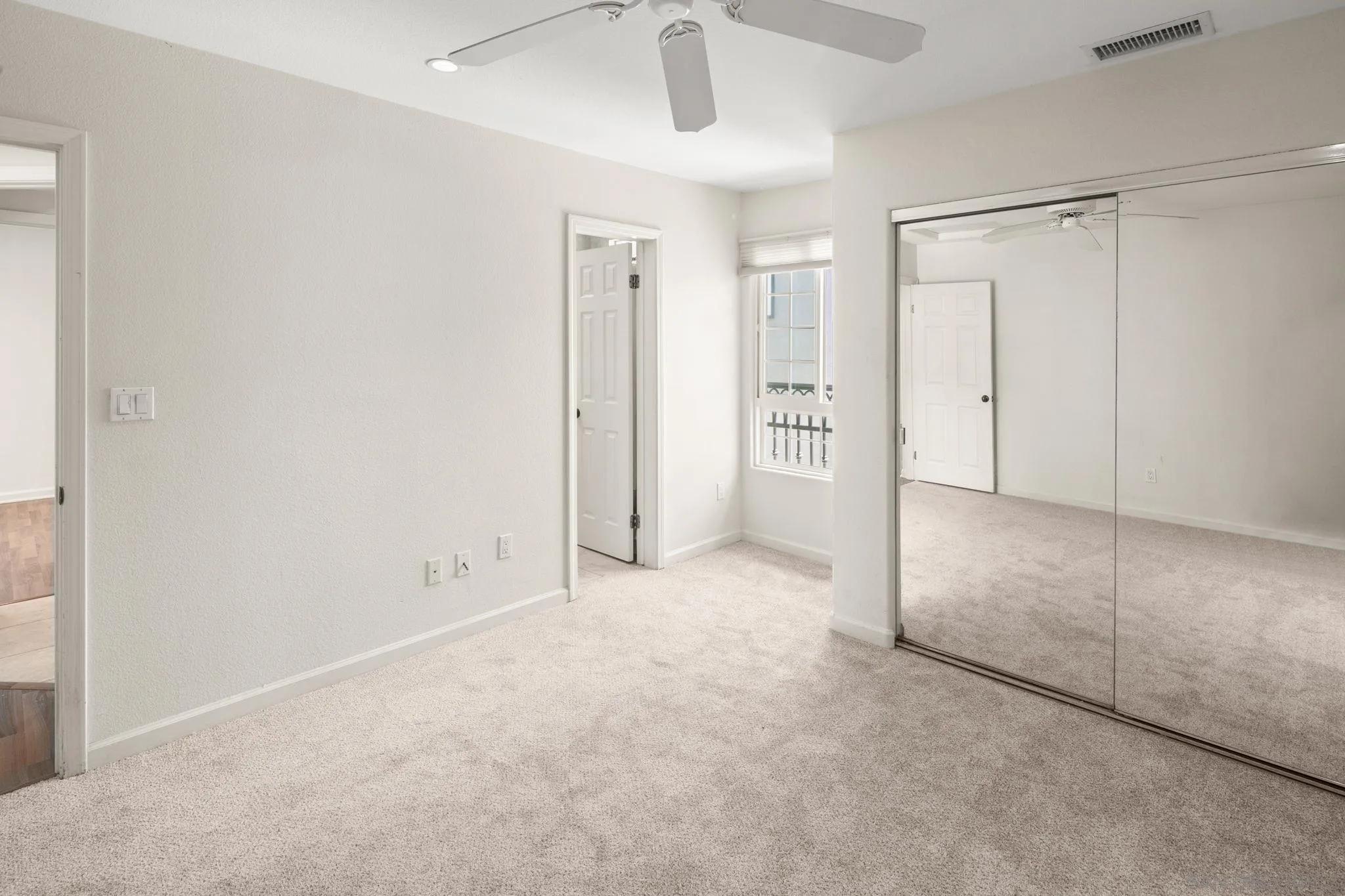 https://cdn.realtyfeed.com/cdn/127/260010739/0c15d8db61d221dc98fccfa348f1ccc7.webp