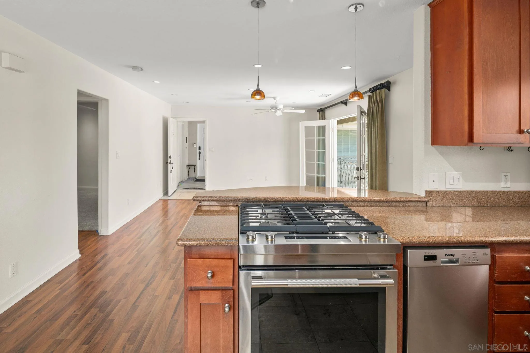 https://cdn.realtyfeed.com/cdn/127/260010739/5f370d1f90feecd5486a840d37754dea.webp