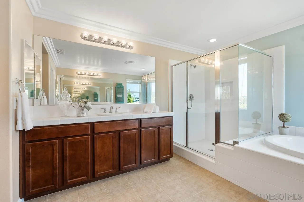 https://cdn.realtyfeed.com/cdn/127/260010742/b2ef6806cbe6d8a99b3c691369457e42.webp