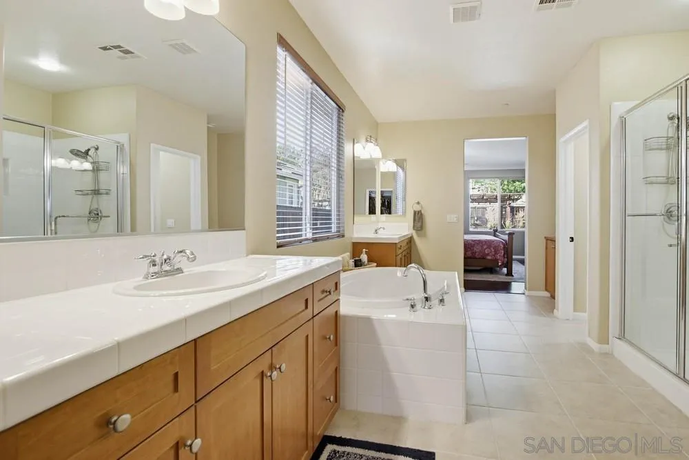 https://cdn.realtyfeed.com/cdn/127/260010744/1fcb543cbb8892f42eab9d5a413a361c.webp