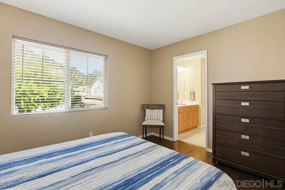 https://cdn.realtyfeed.com/cdn/127/260010744/33687cd23c793769b3365e15f43b0ed8.webp