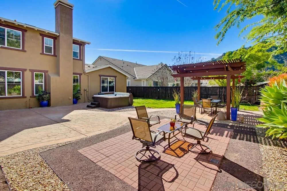 https://cdn.realtyfeed.com/cdn/127/260010744/833f9f2be75772740235761e8d737e2a.webp